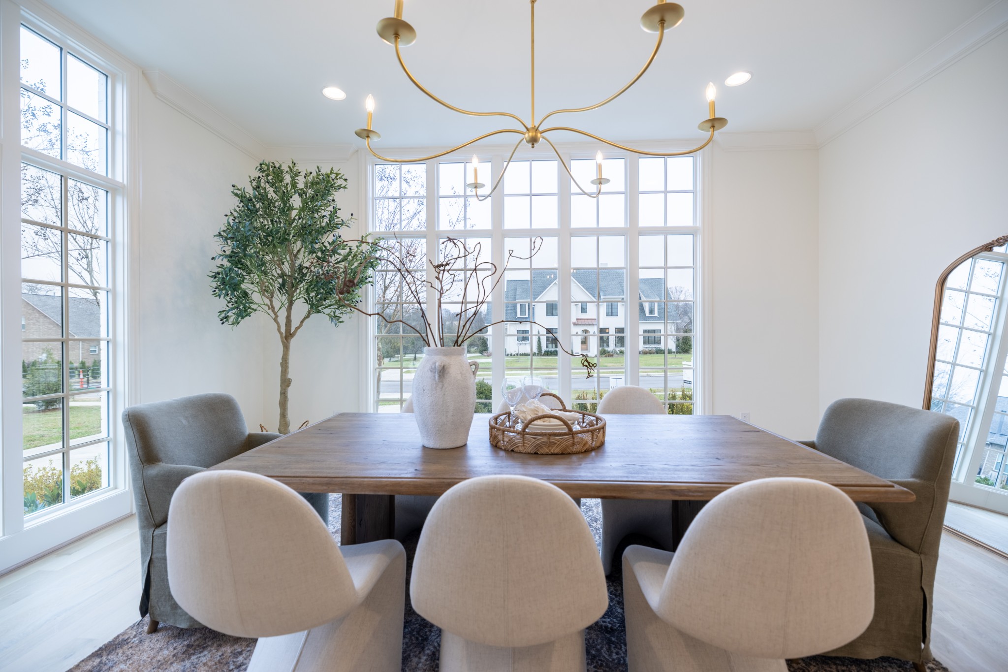 6034 Frazier Park Ln