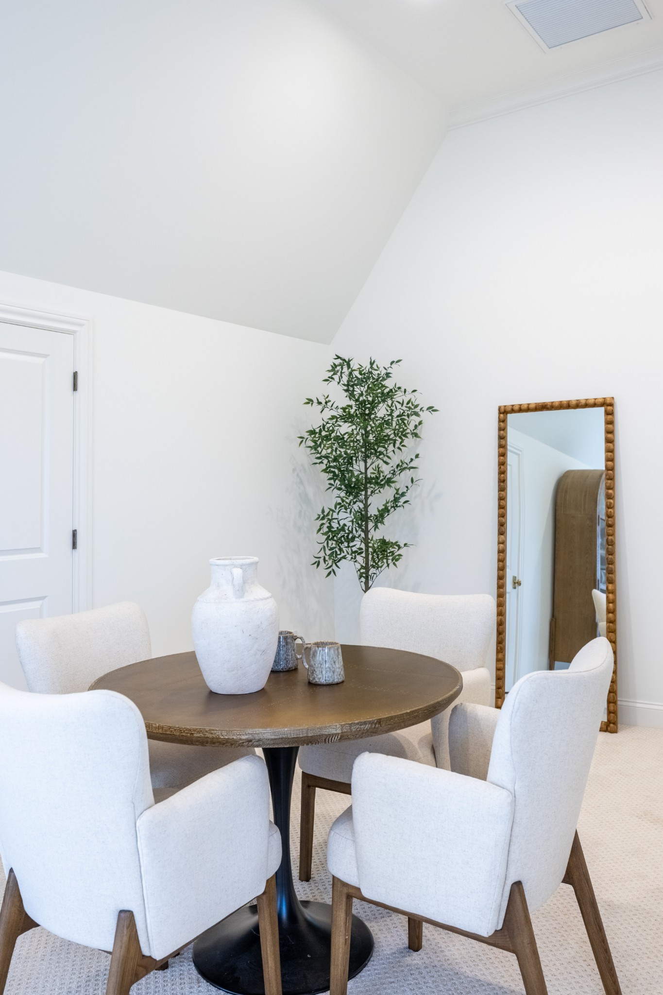 6034 Frazier Park Ln