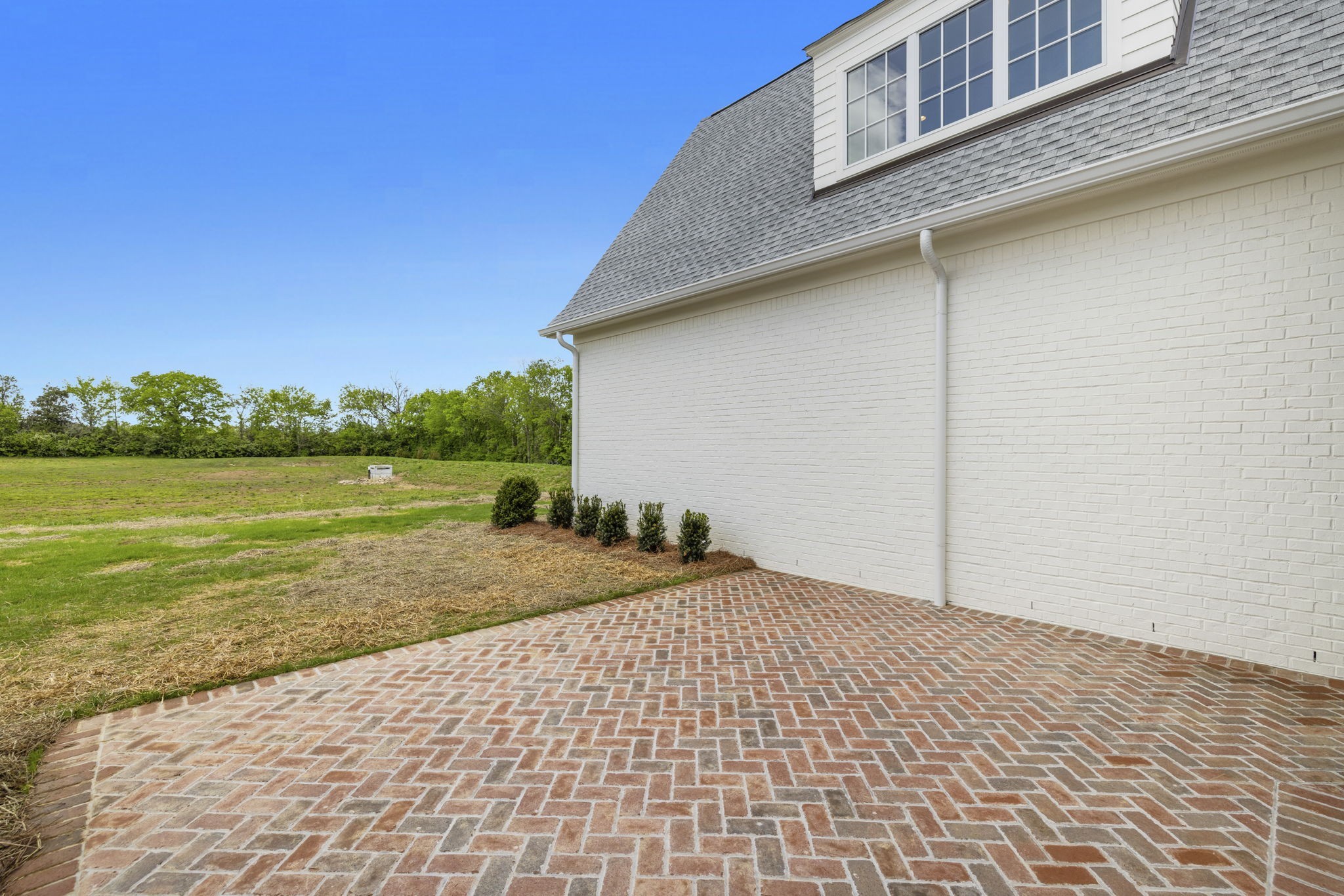 6034 Frazier Park Ln