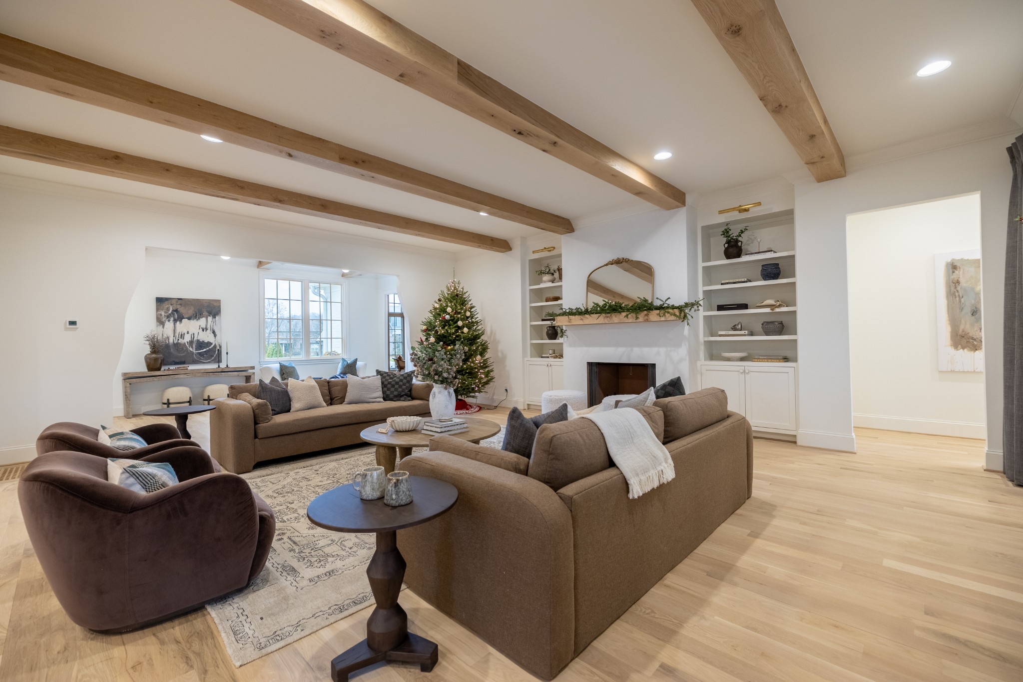 6034 Frazier Park Ln