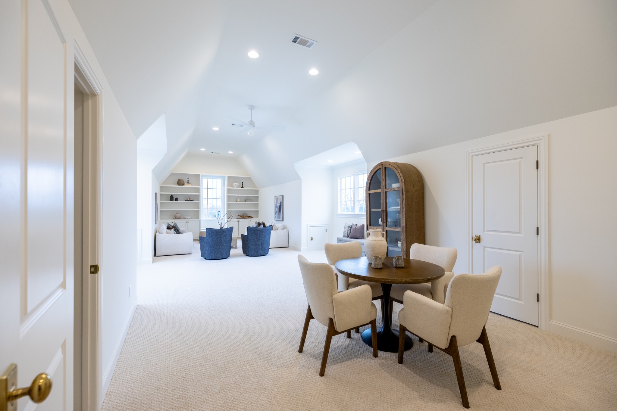 6034 Frazier Park Ln