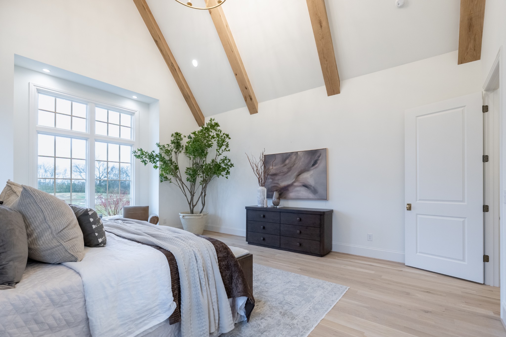 6034 Frazier Park Ln