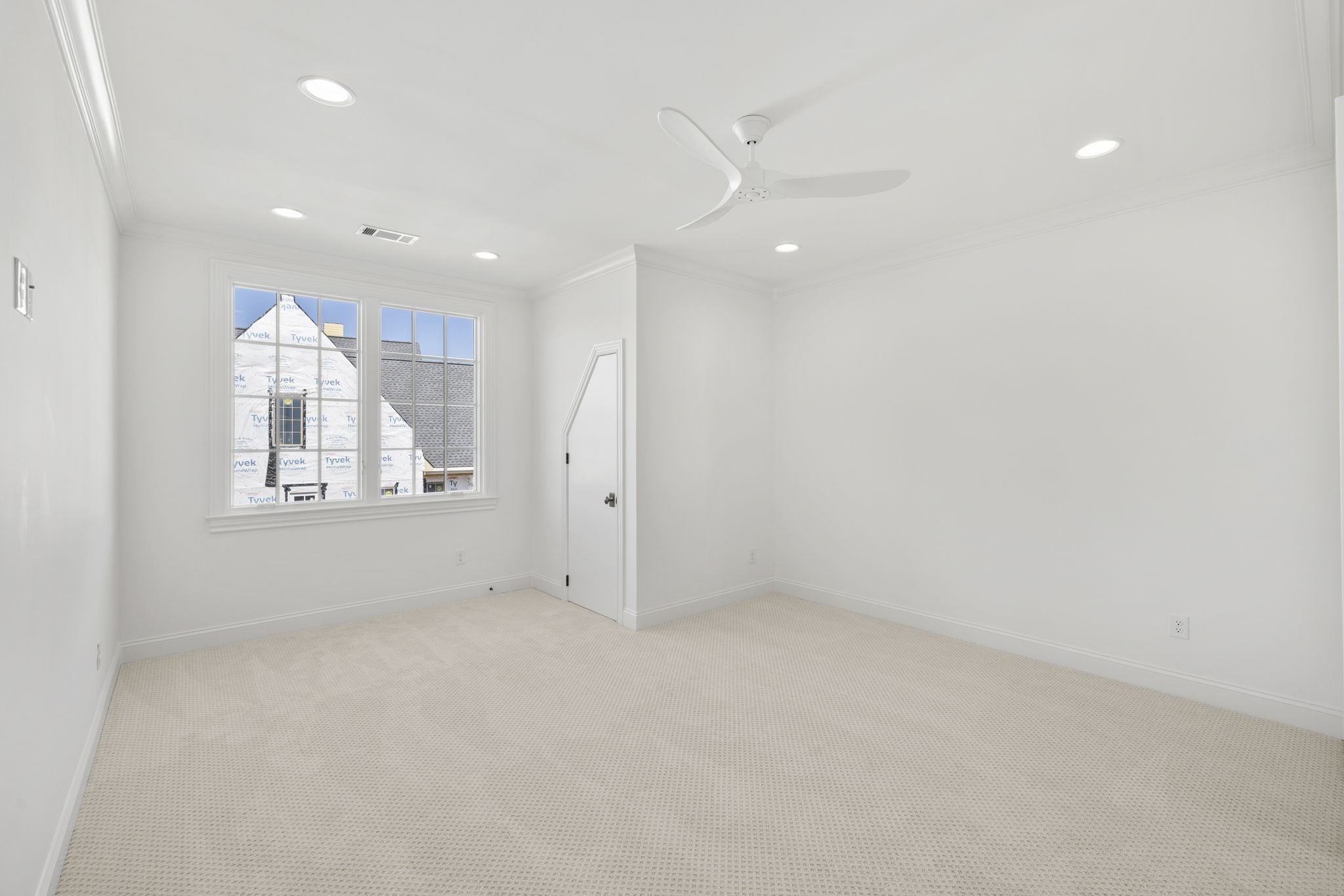 6034 Frazier Park Ln