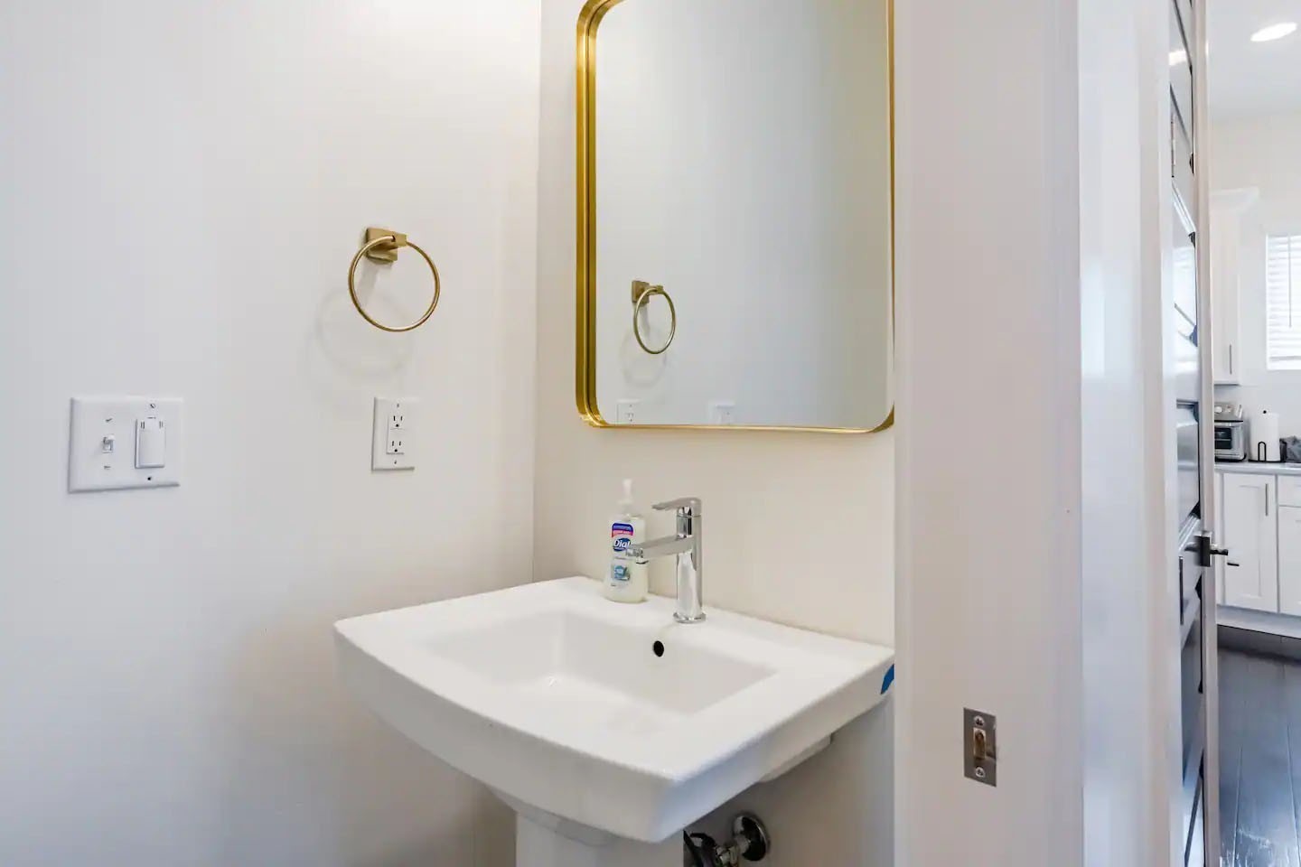 2410 Meharry Blvd Unit: 9