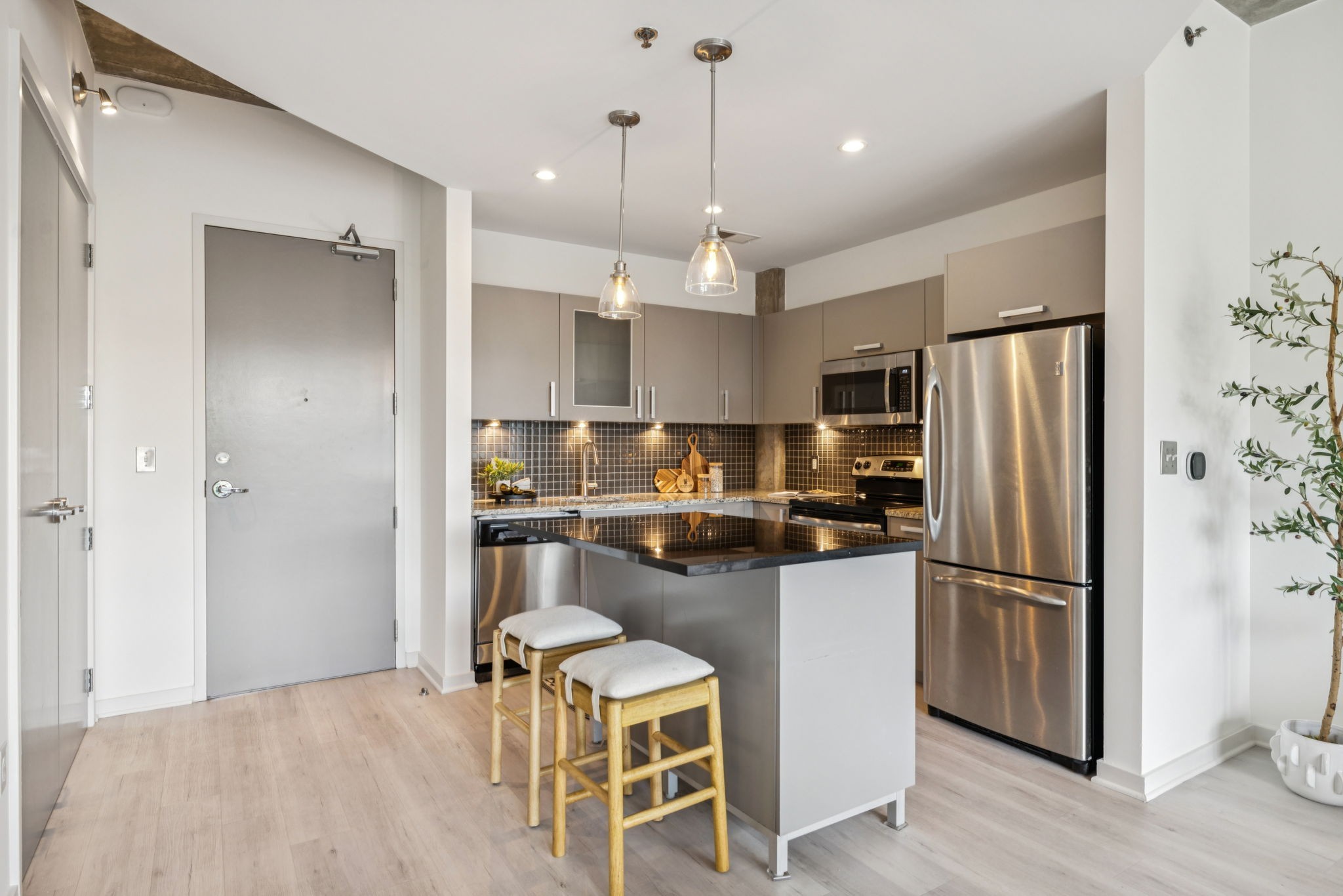 600 12th Ave, S Unit: 627