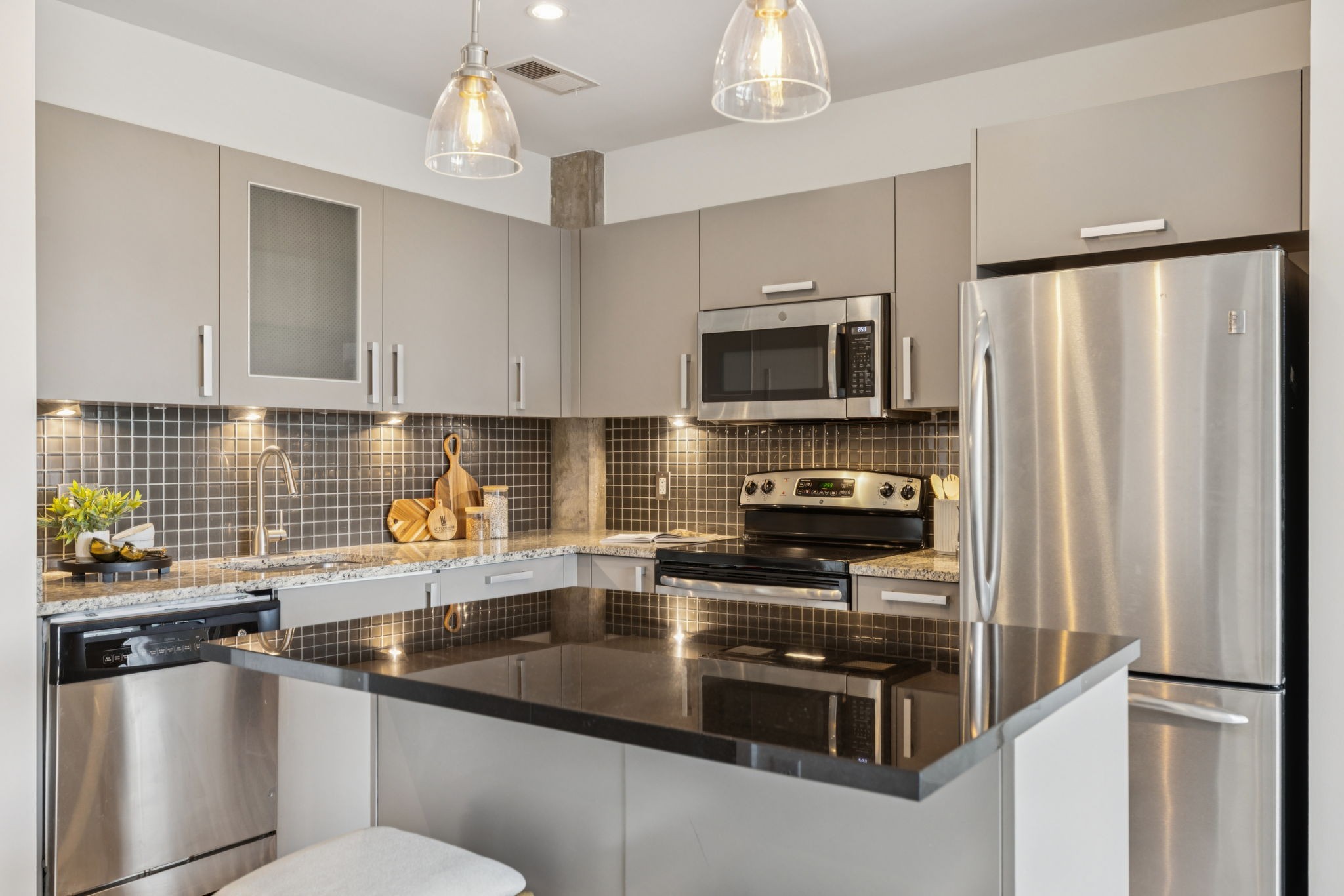 600 12th Ave, S Unit: 627