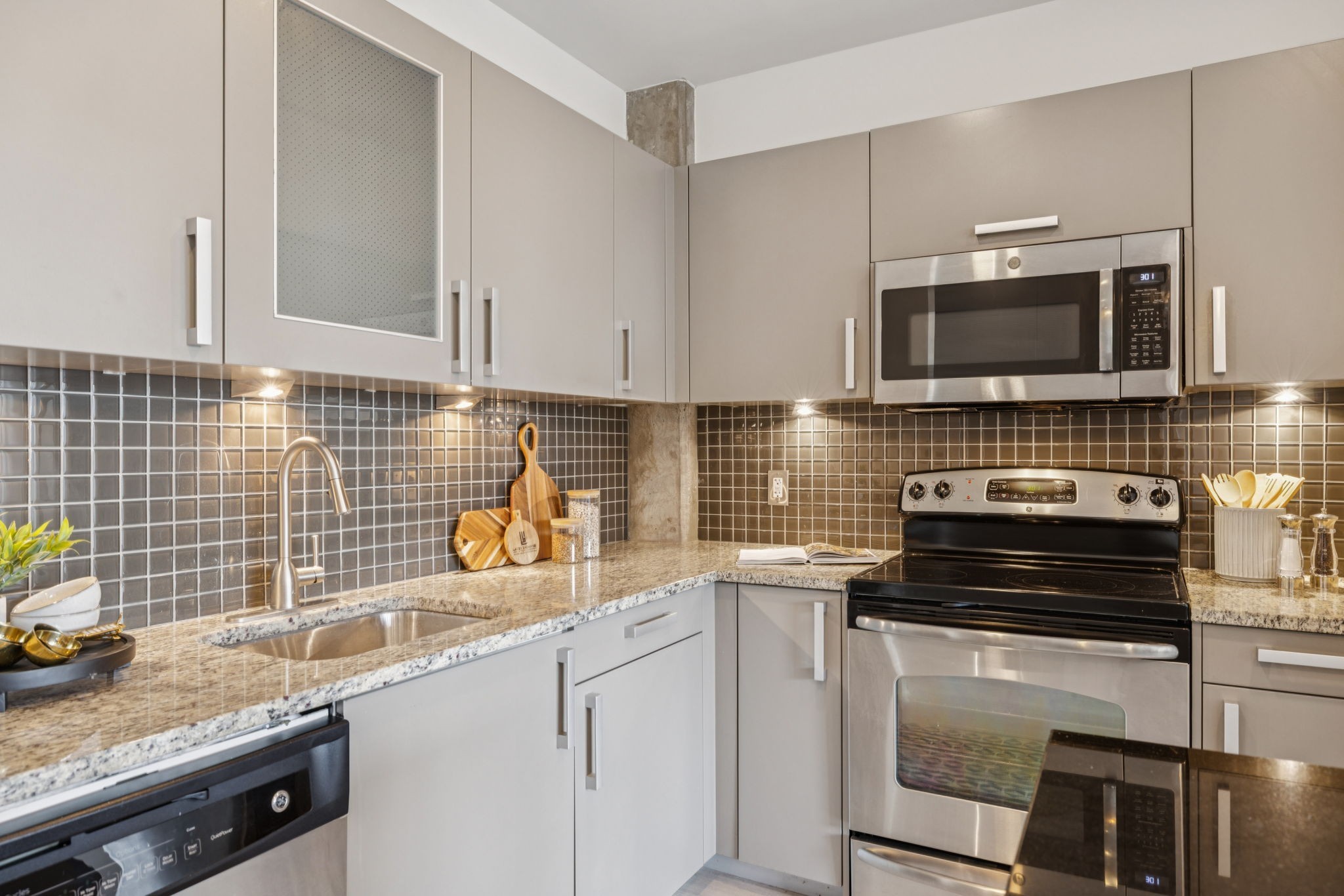 600 12th Ave, S Unit: 627