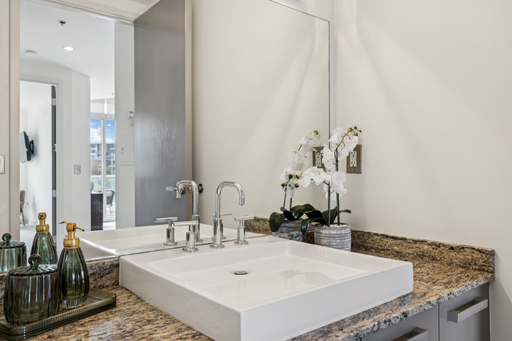 600 12th Ave, S Unit: 627