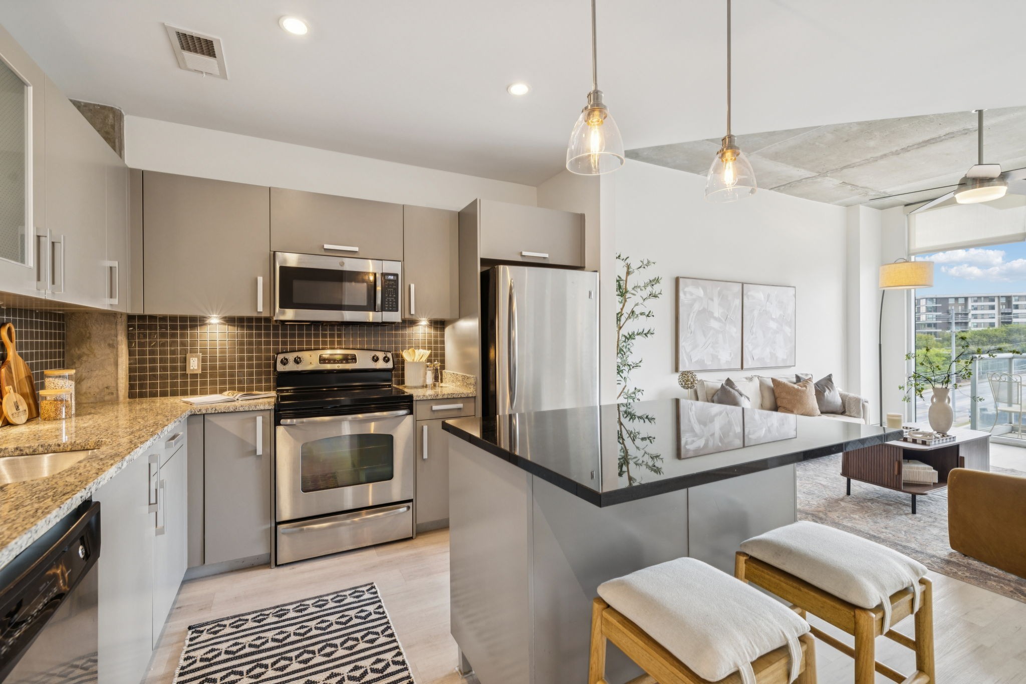 600 12th Ave, S Unit: 627