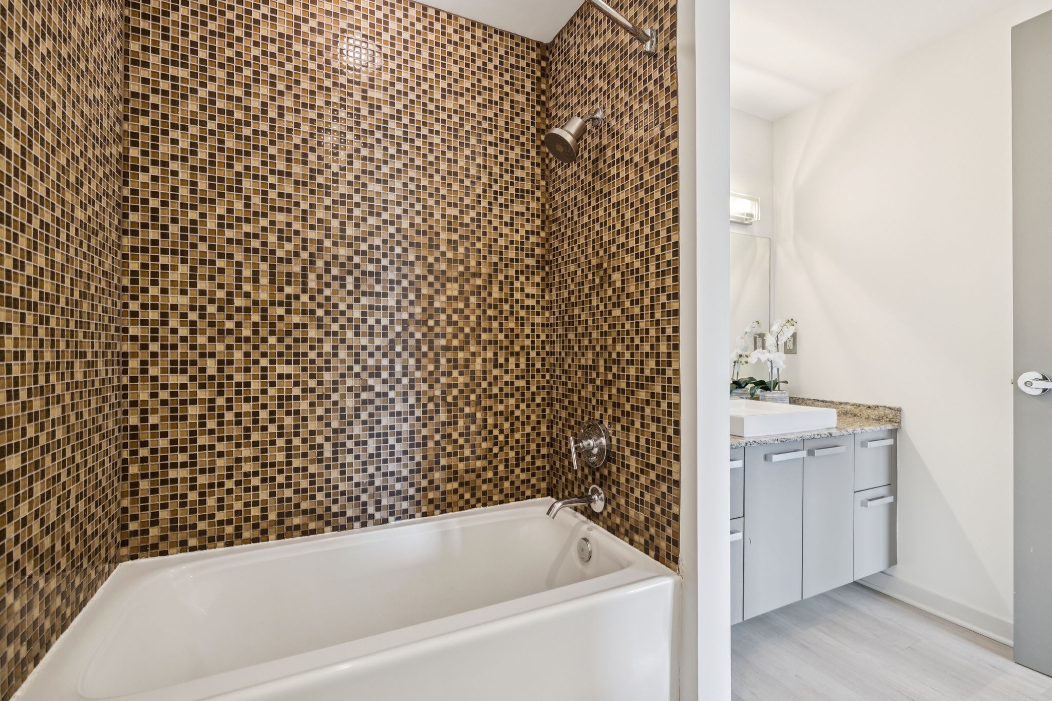 600 12th Ave, S Unit: 627