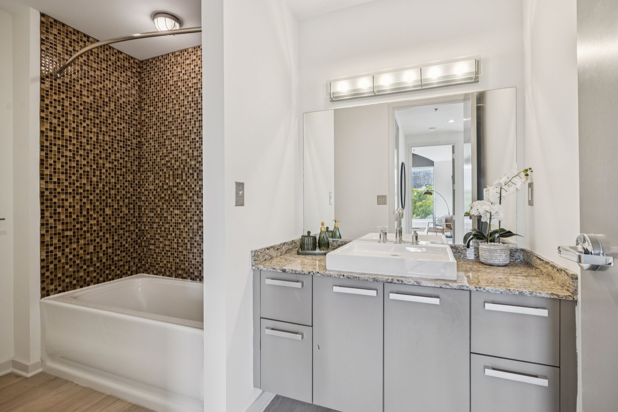 600 12th Ave, S Unit: 627