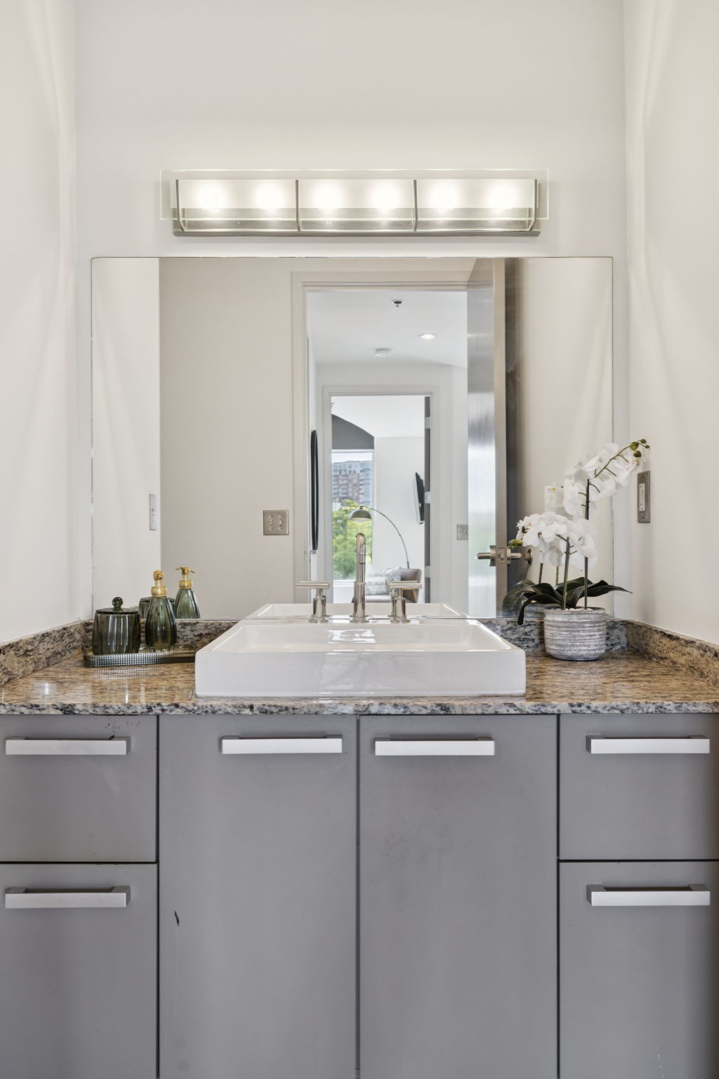 600 12th Ave, S Unit: 627