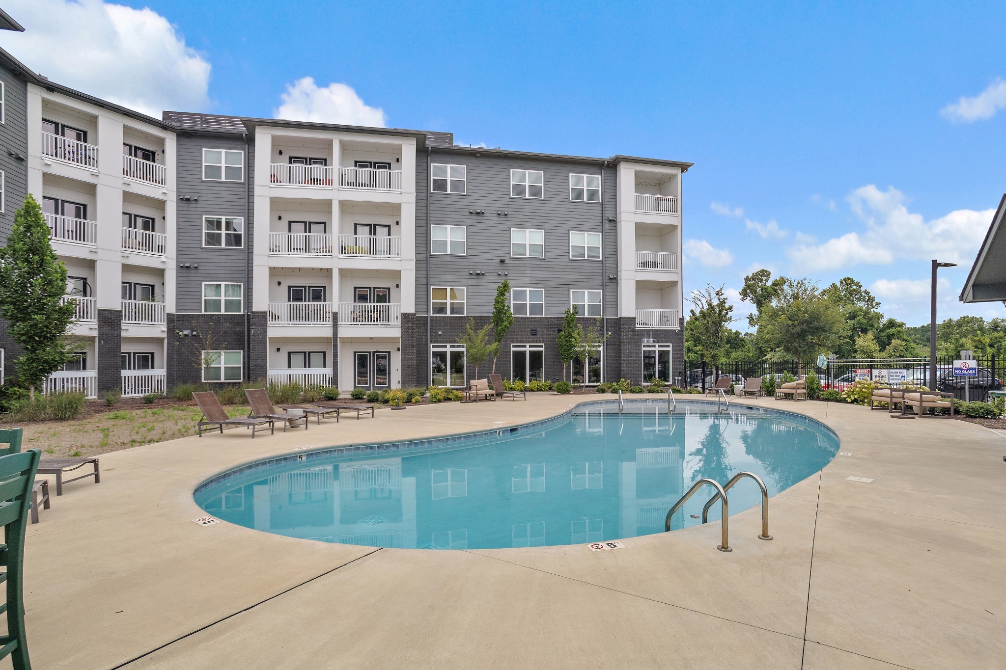 1540 Lebanon Pike Unit: 415