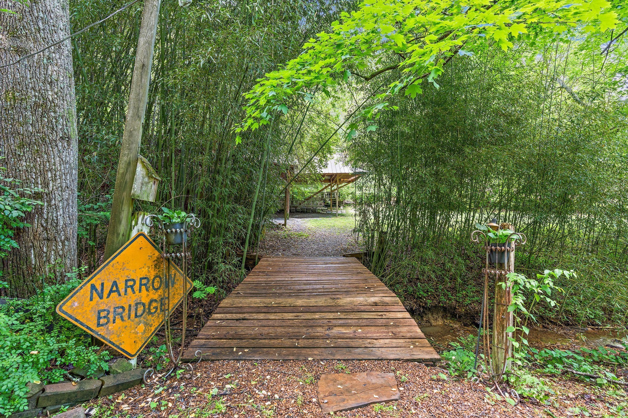 5169 Eatons Creek Rd