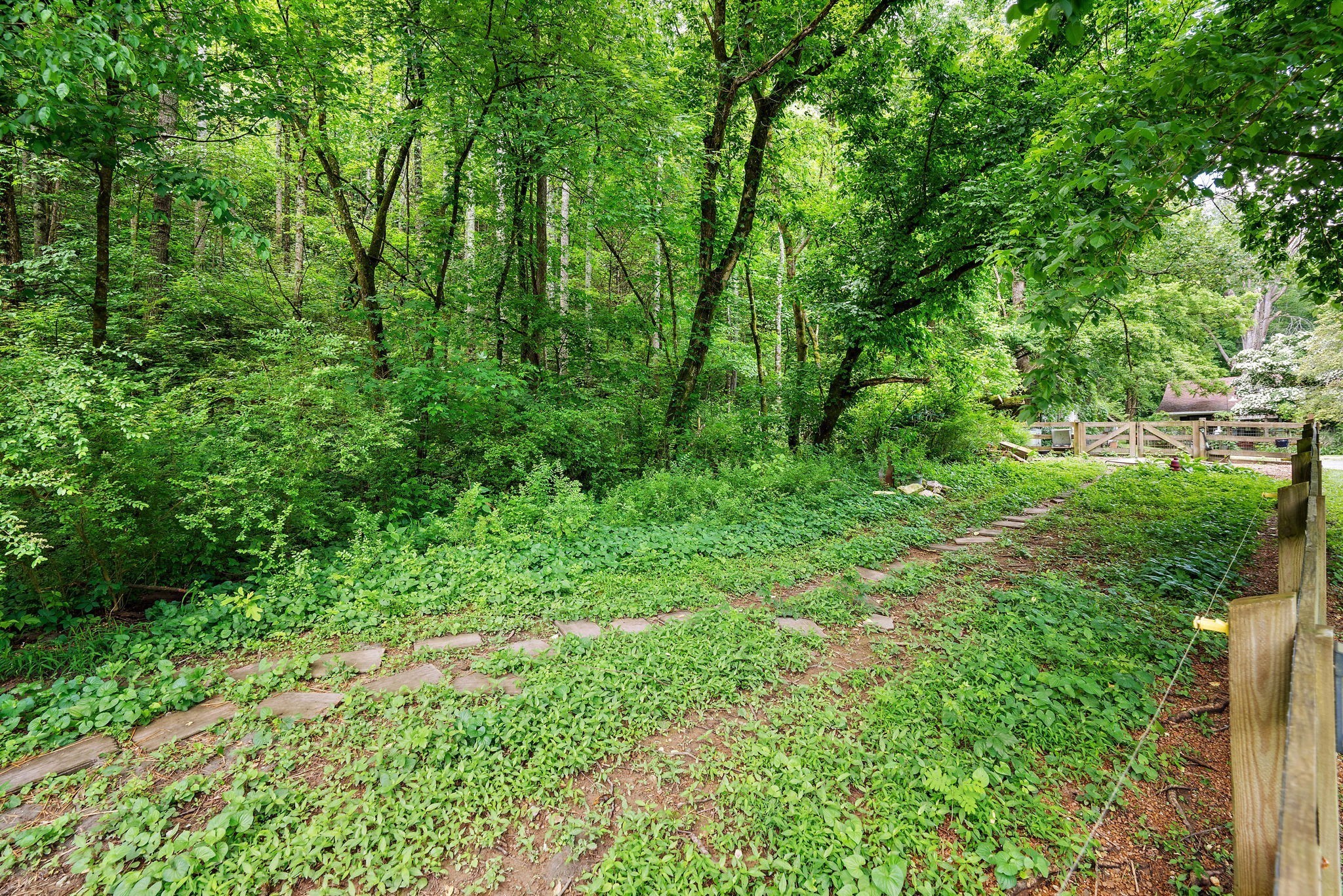 5169 Eatons Creek Rd