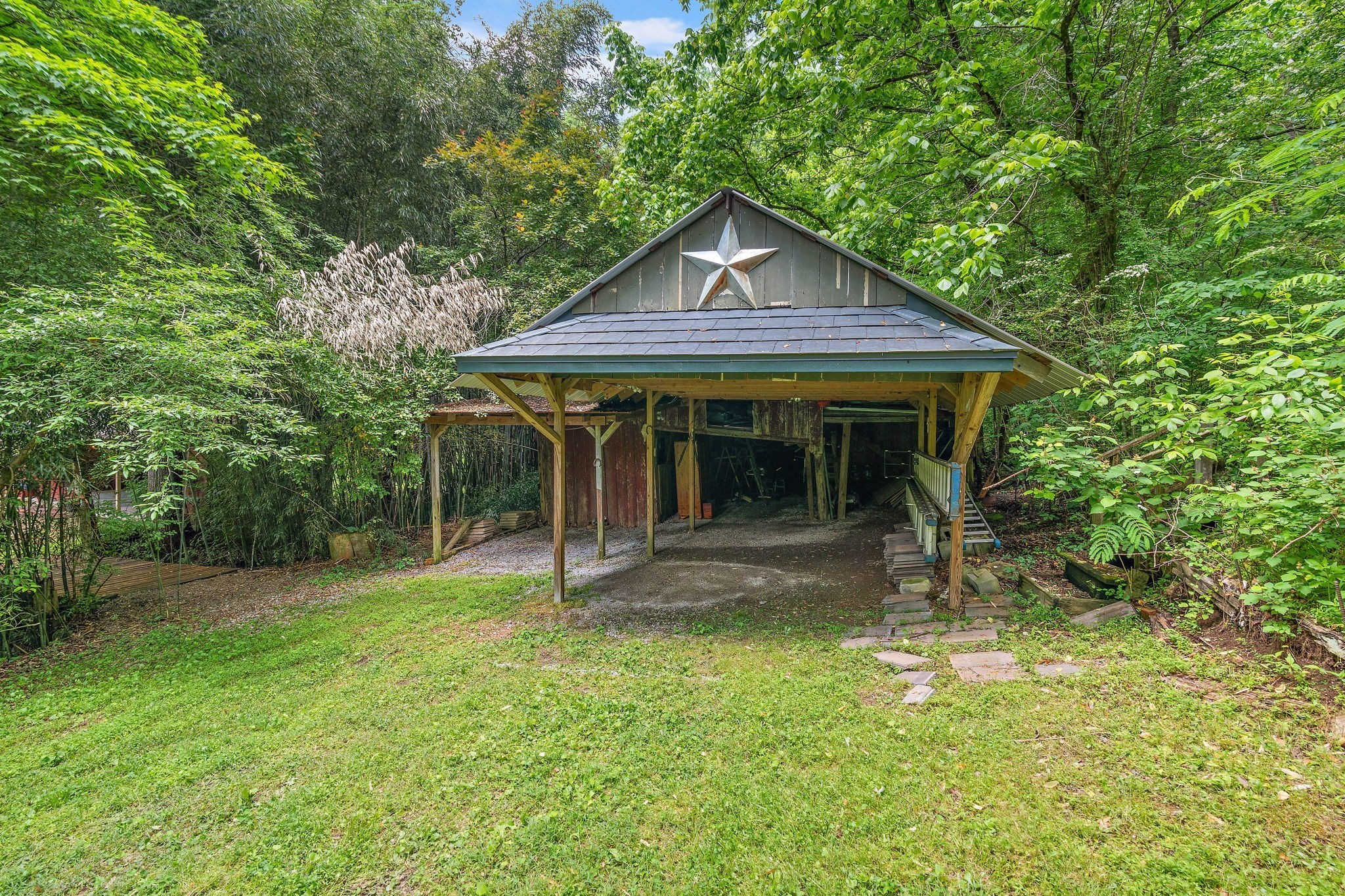 5169 Eatons Creek Rd