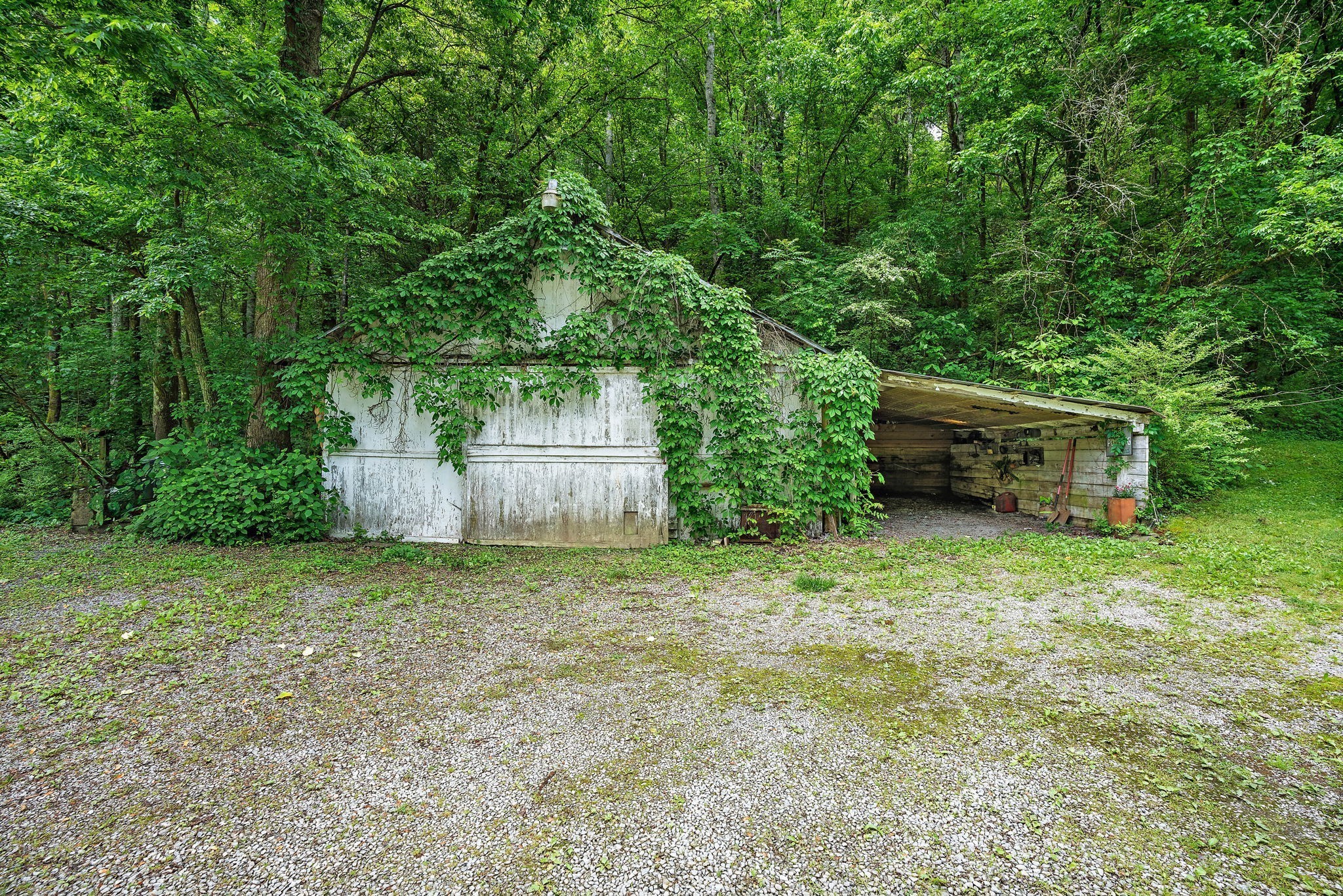 5169 Eatons Creek Rd