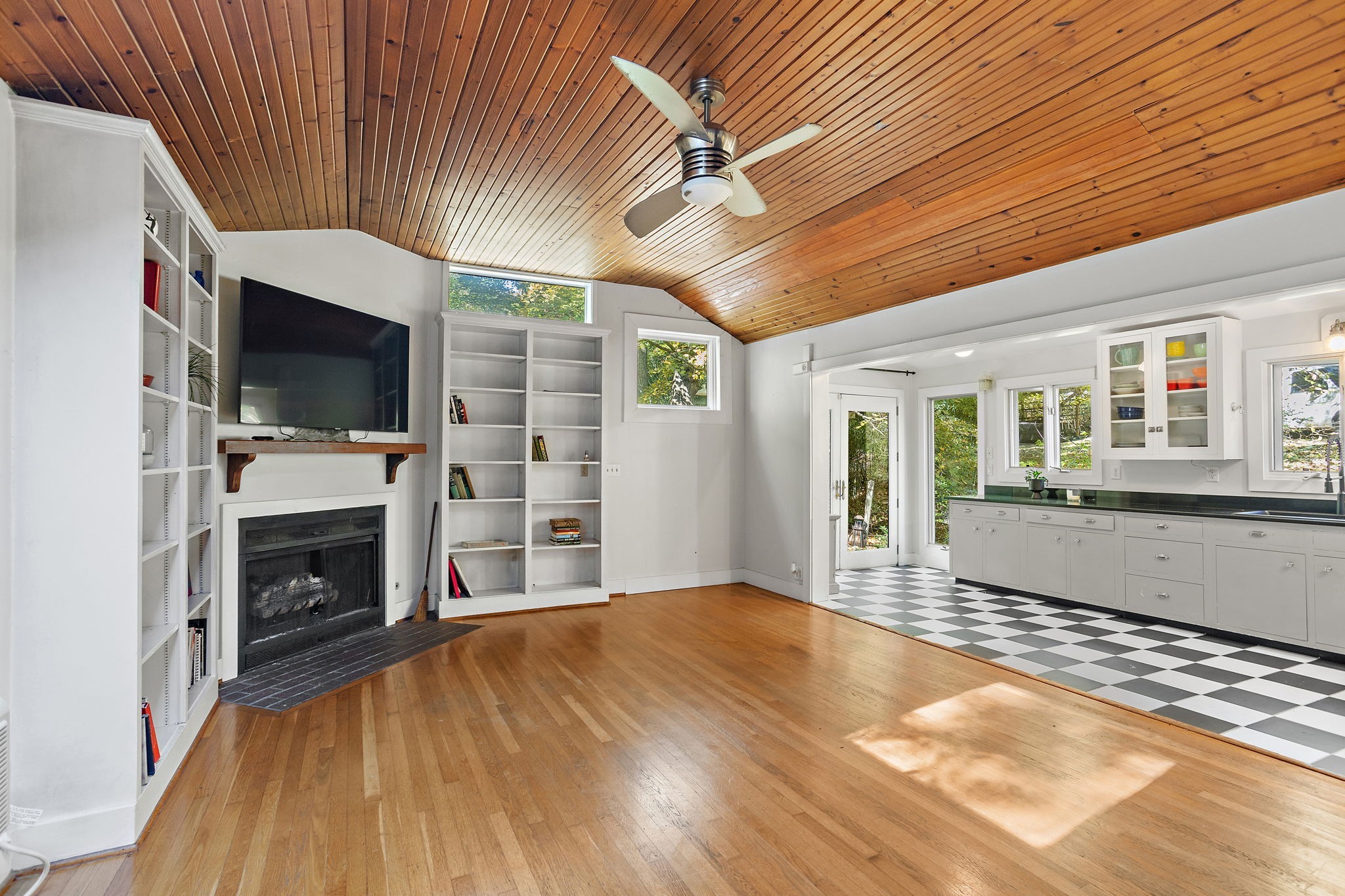 5169 Eatons Creek Rd