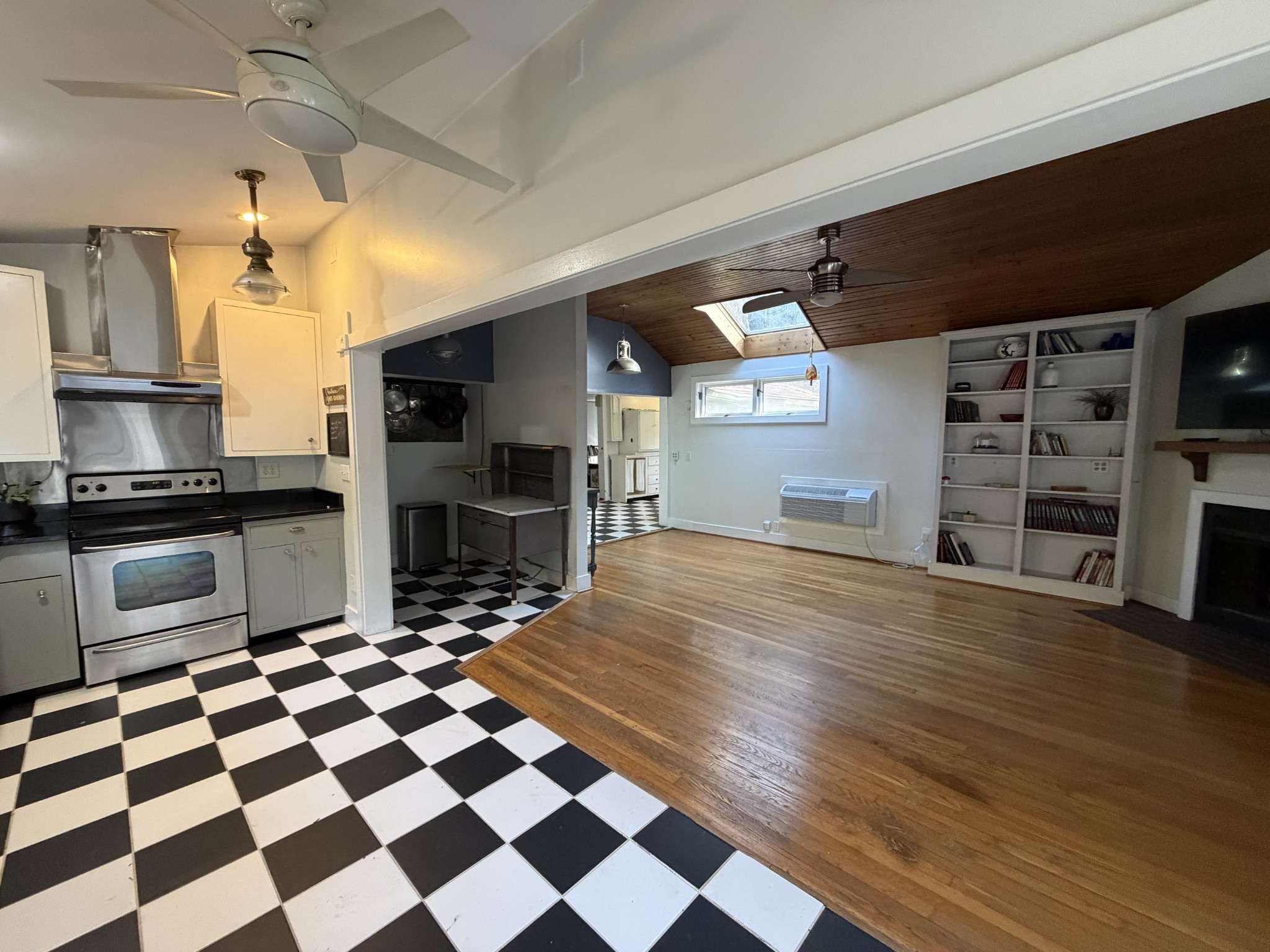 5169 Eatons Creek Rd