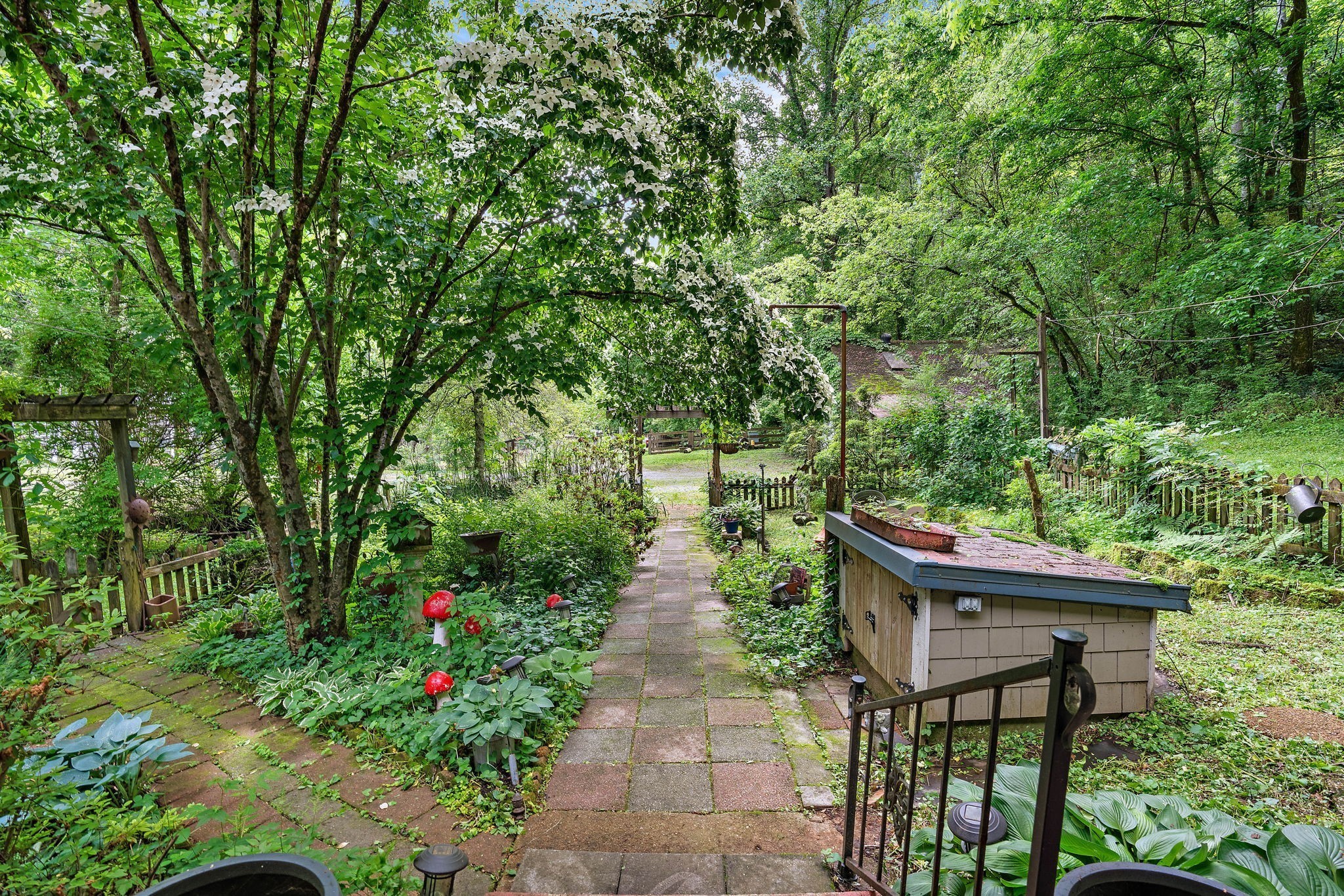 5169 Eatons Creek Rd