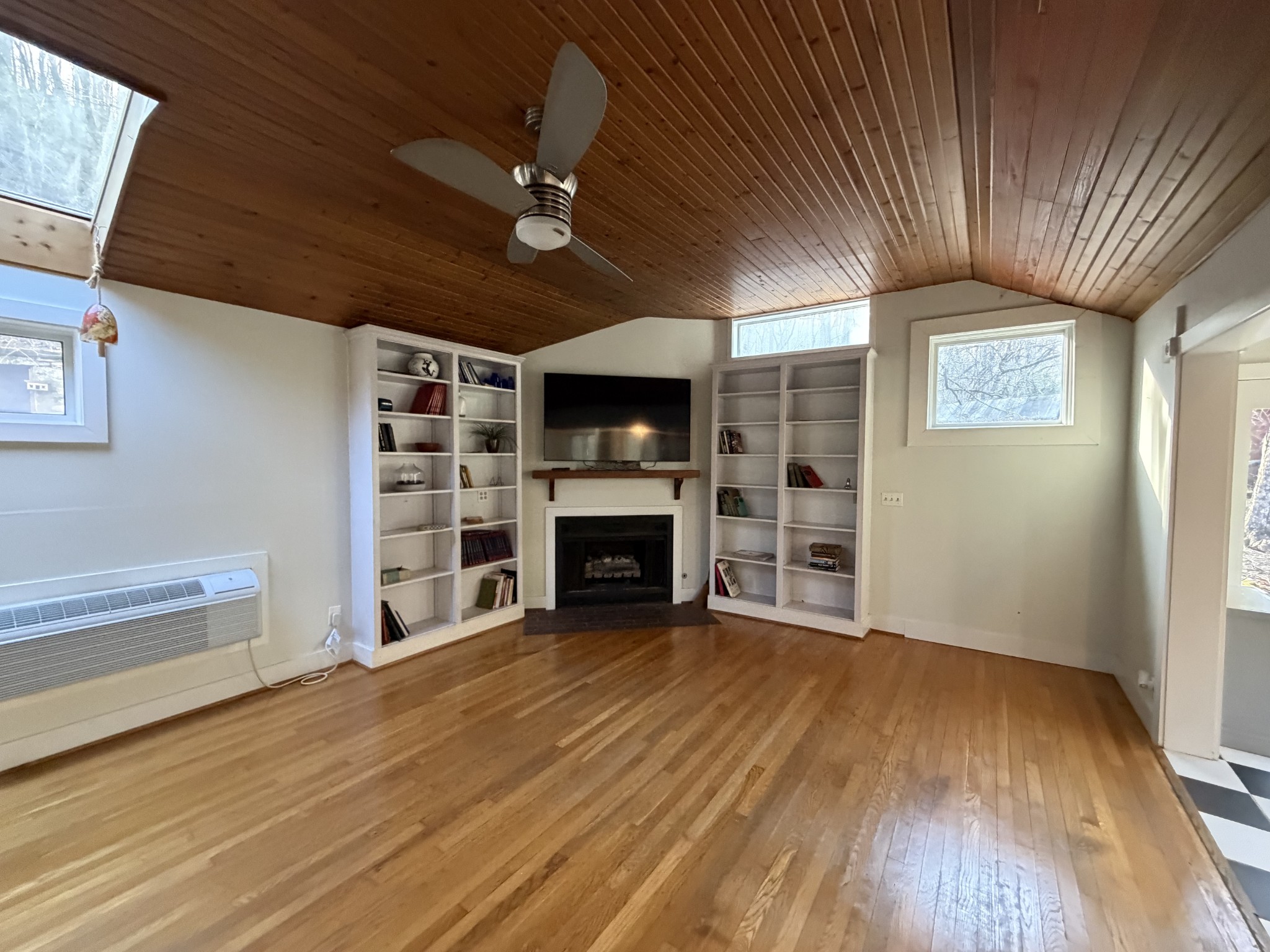 5169 Eatons Creek Rd