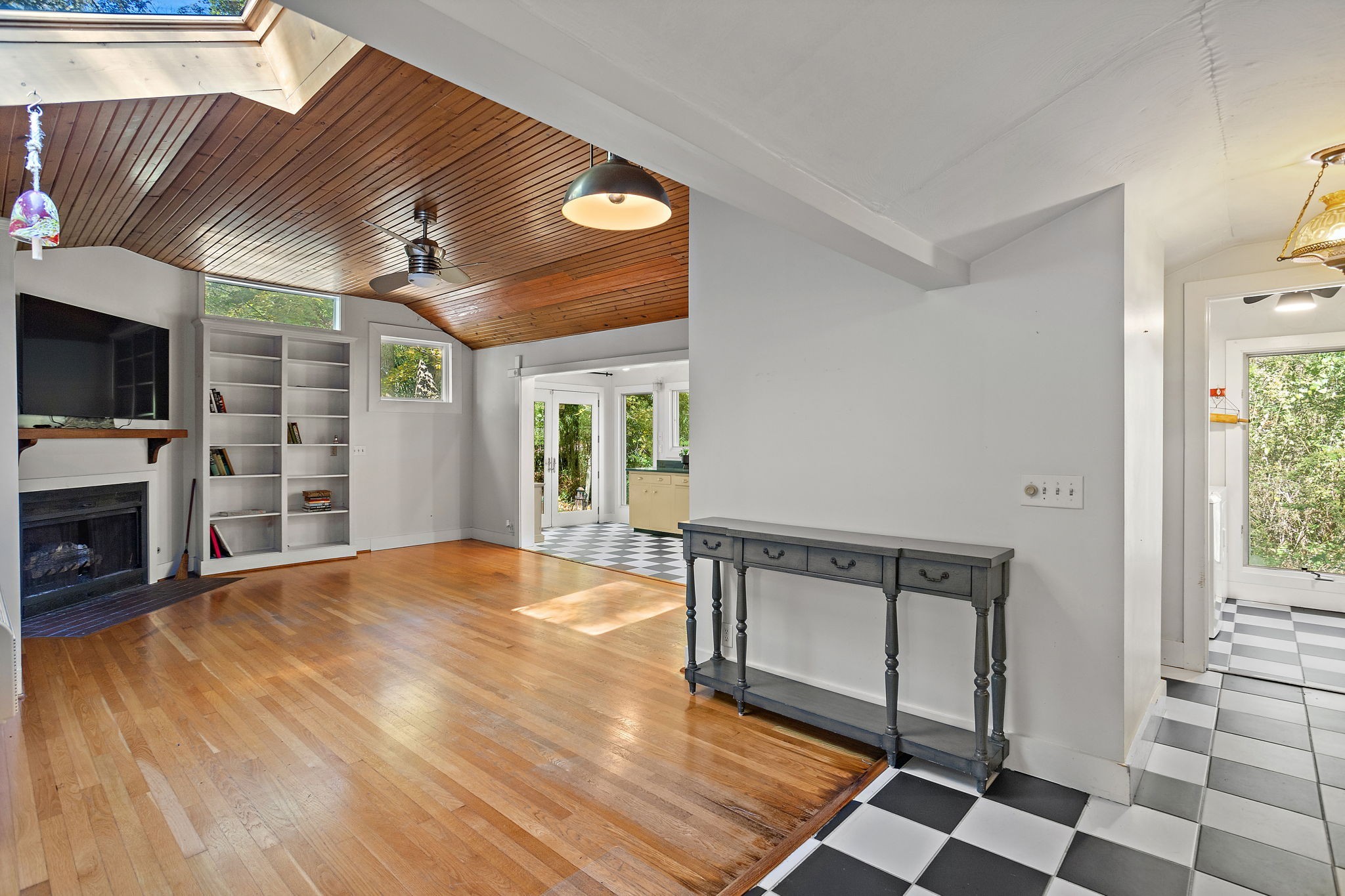 5169 Eatons Creek Rd