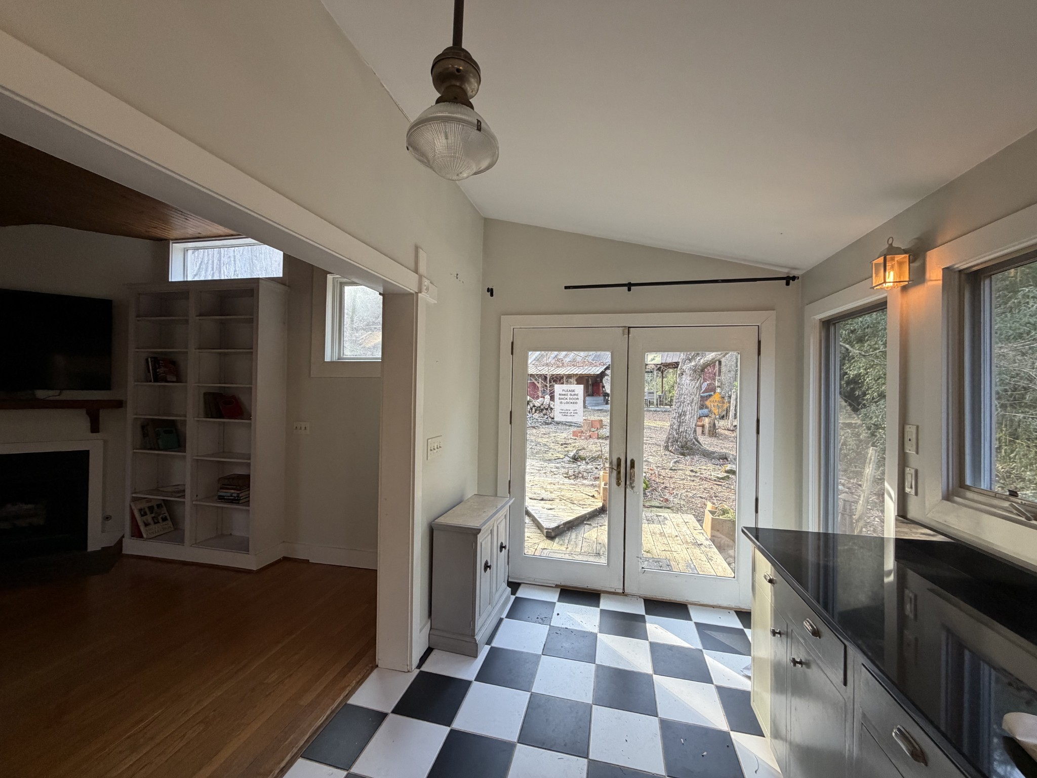 5169 Eatons Creek Rd