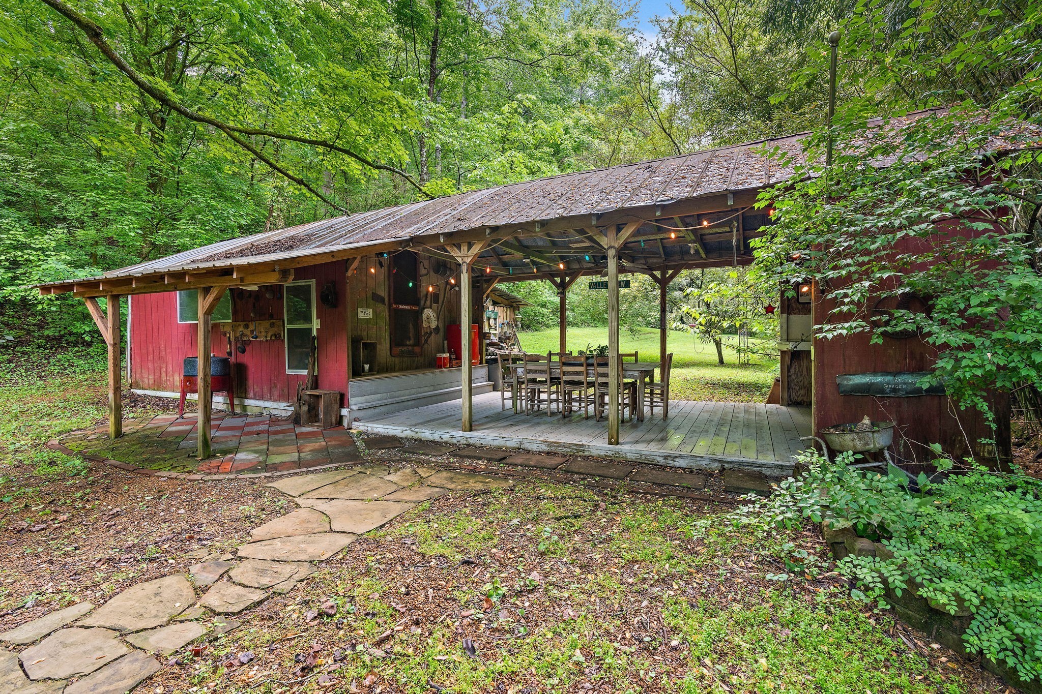 5169 Eatons Creek Rd