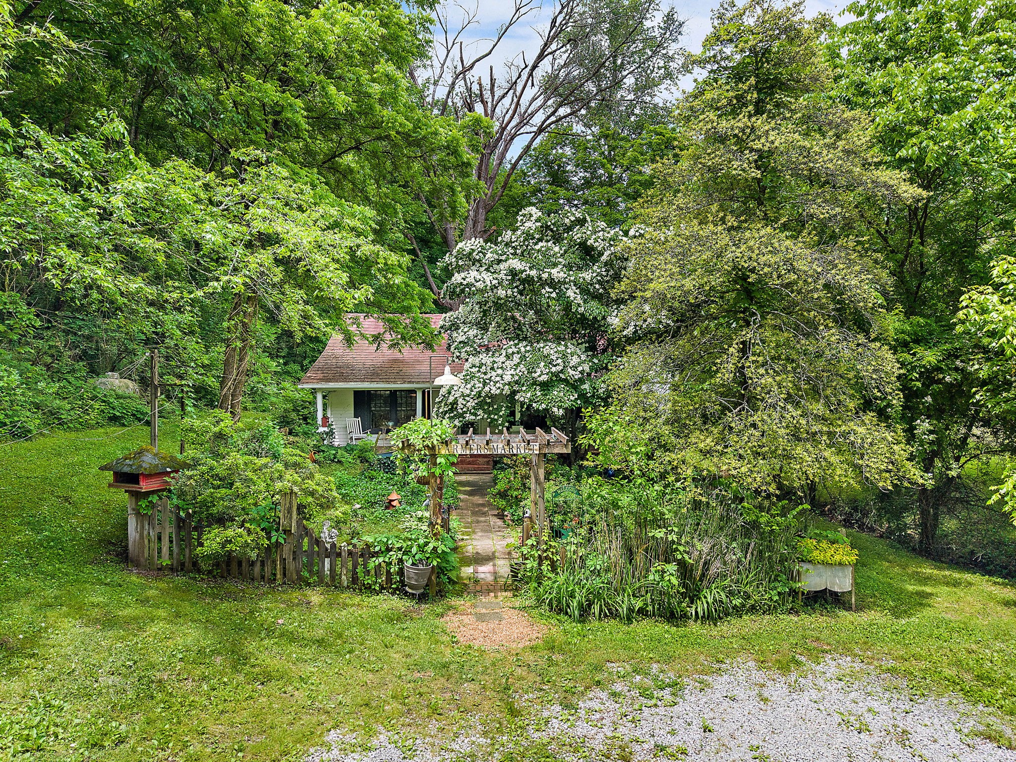 5169 Eatons Creek Rd