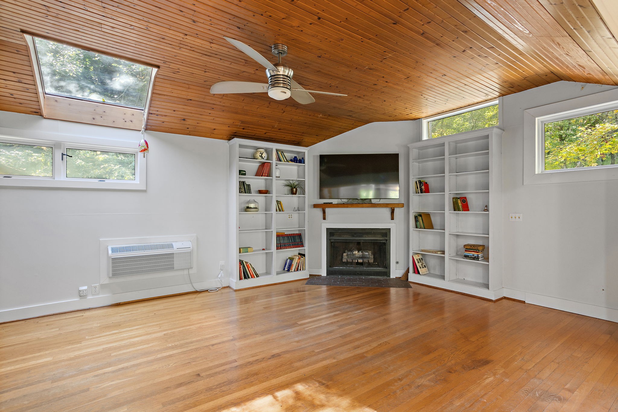 5169 Eatons Creek Rd