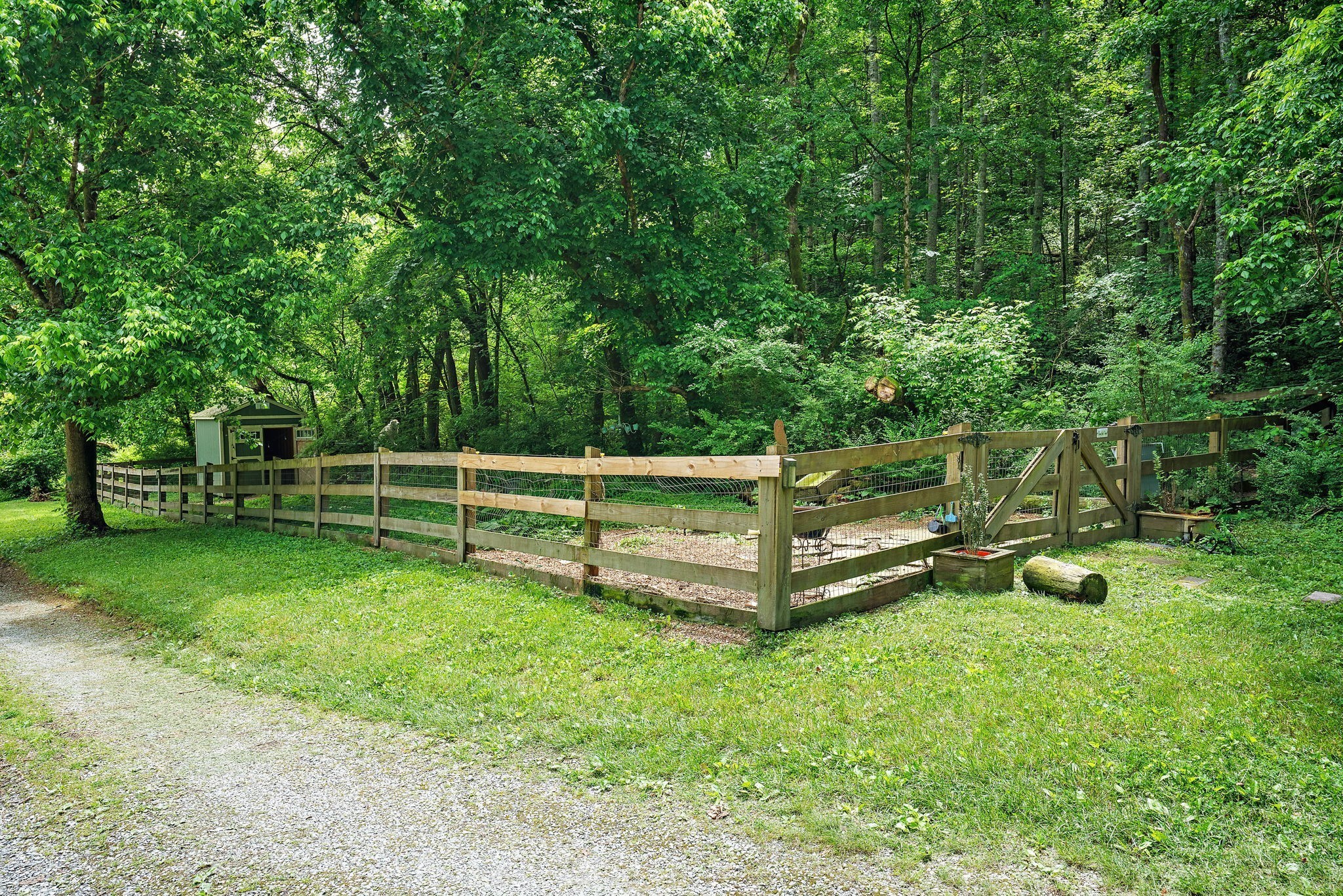 5169 Eatons Creek Rd