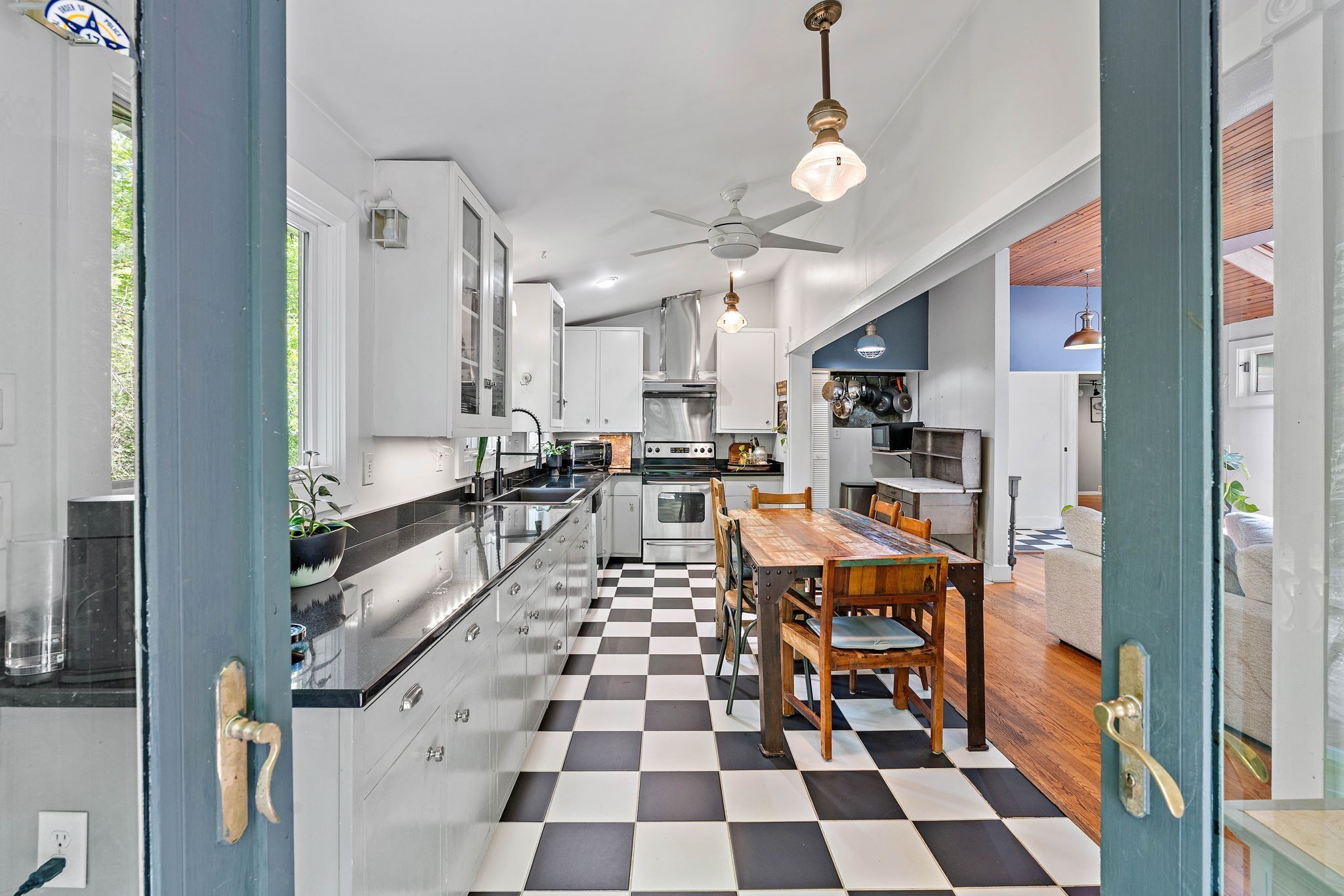 5169 Eatons Creek Rd