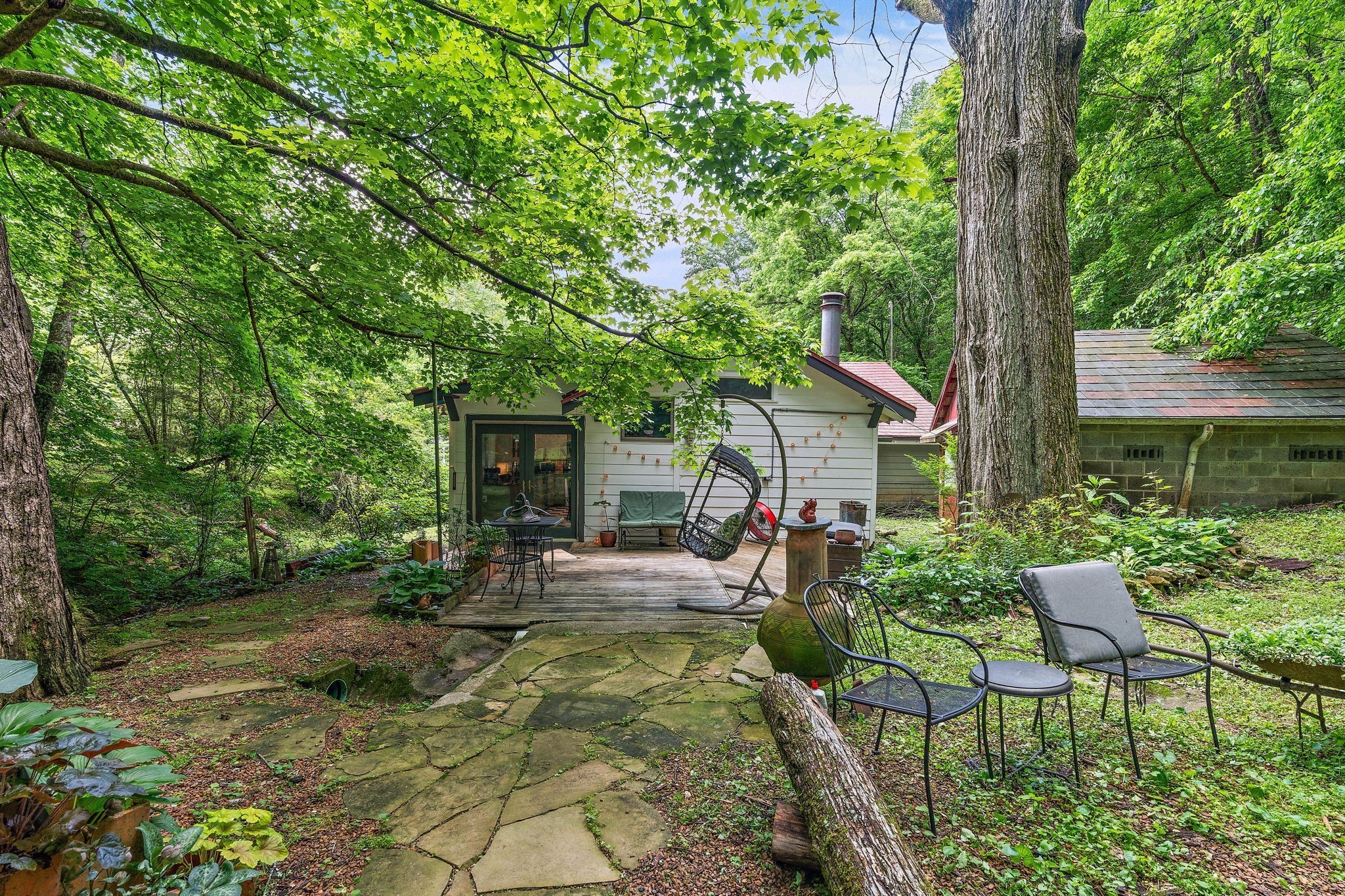 5169 Eatons Creek Rd