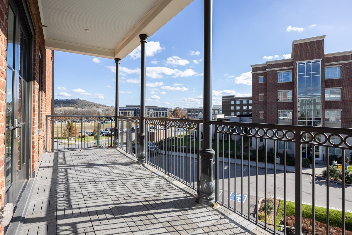 8086 Berry Farms Xing Unit: 240