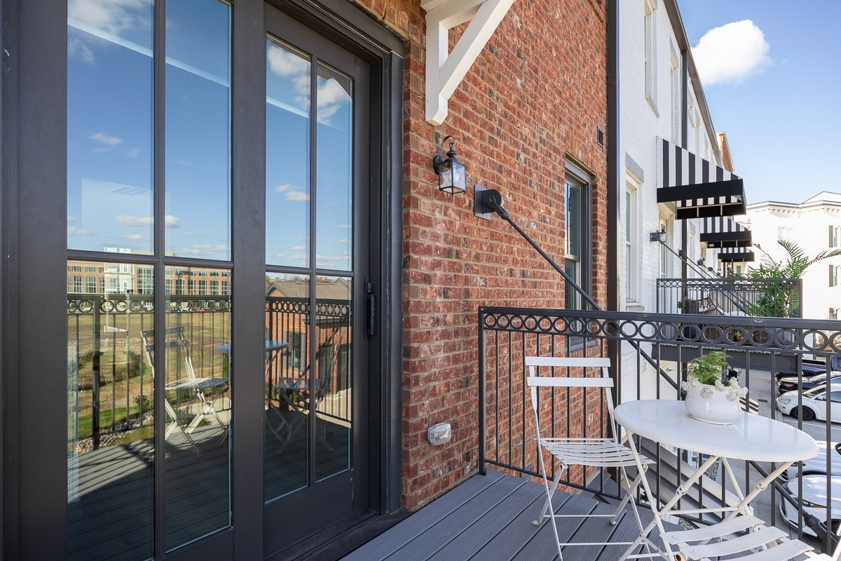 8086 Berry Farms Xing Unit: 240