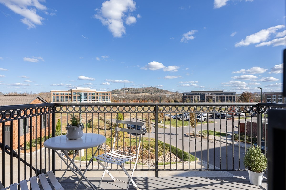 8086 Berry Farms Xing Unit: 240