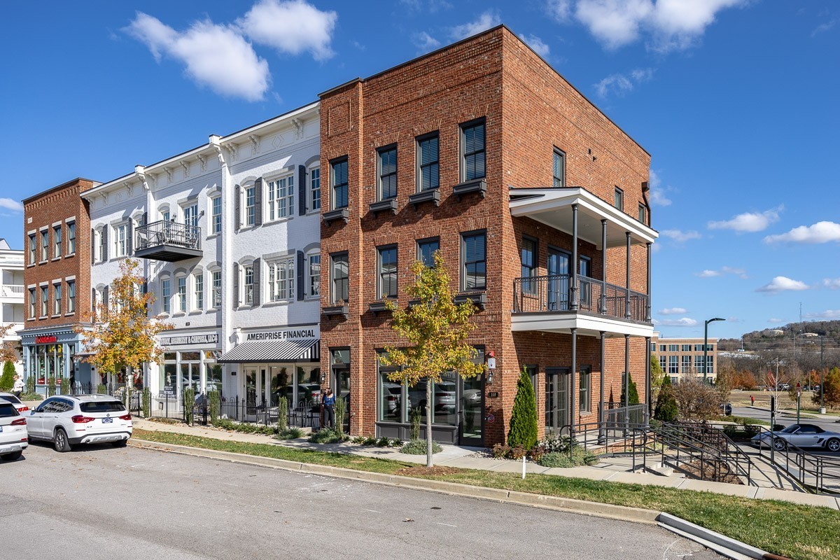 8086 Berry Farms Xing Unit: 240