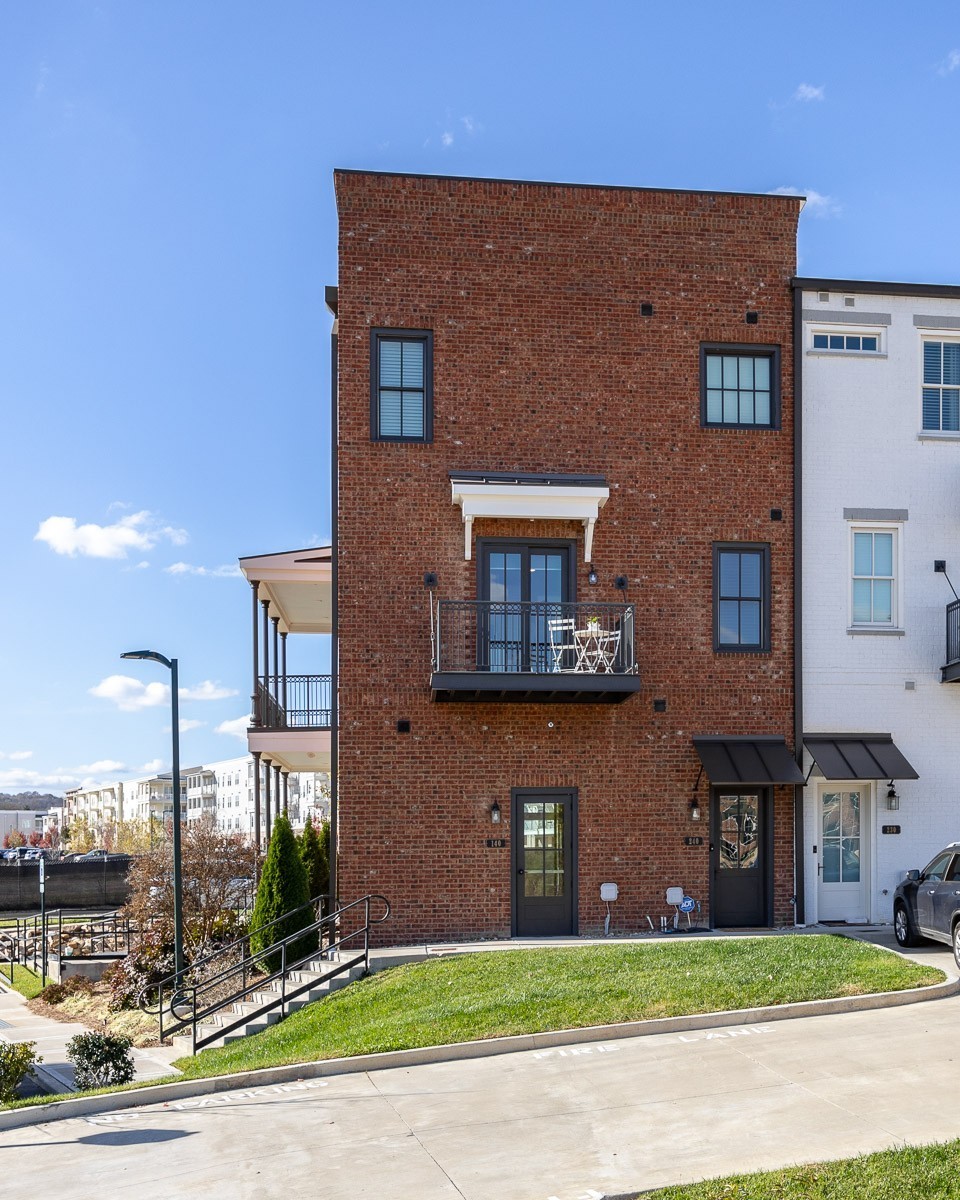 8086 Berry Farms Xing Unit: 240