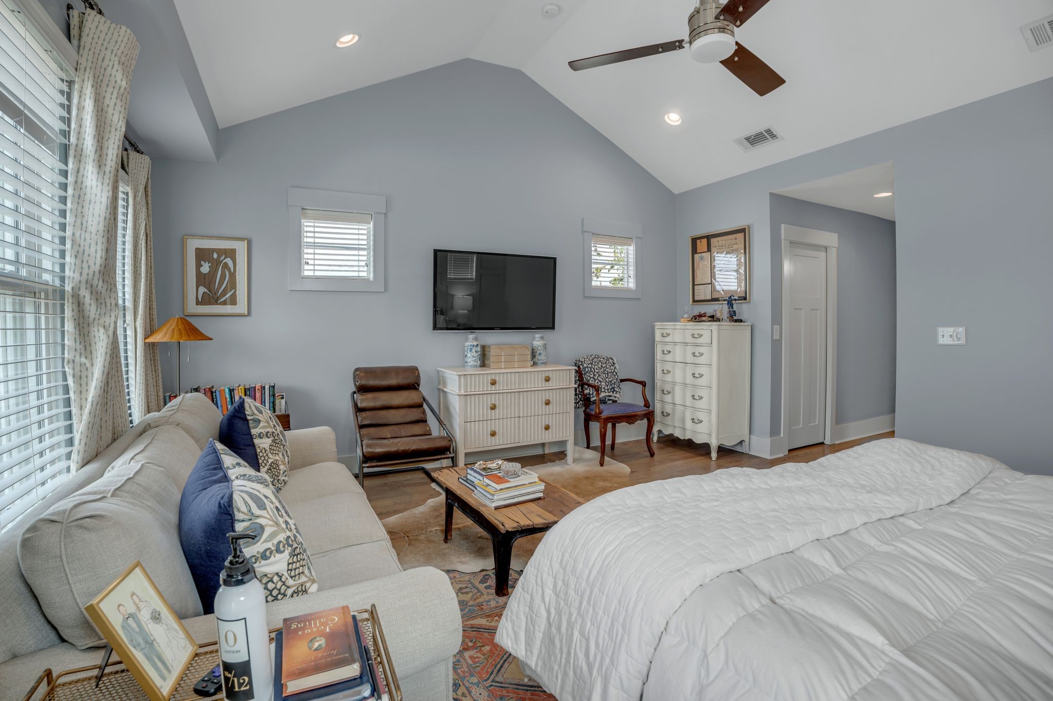 6016B California Ave