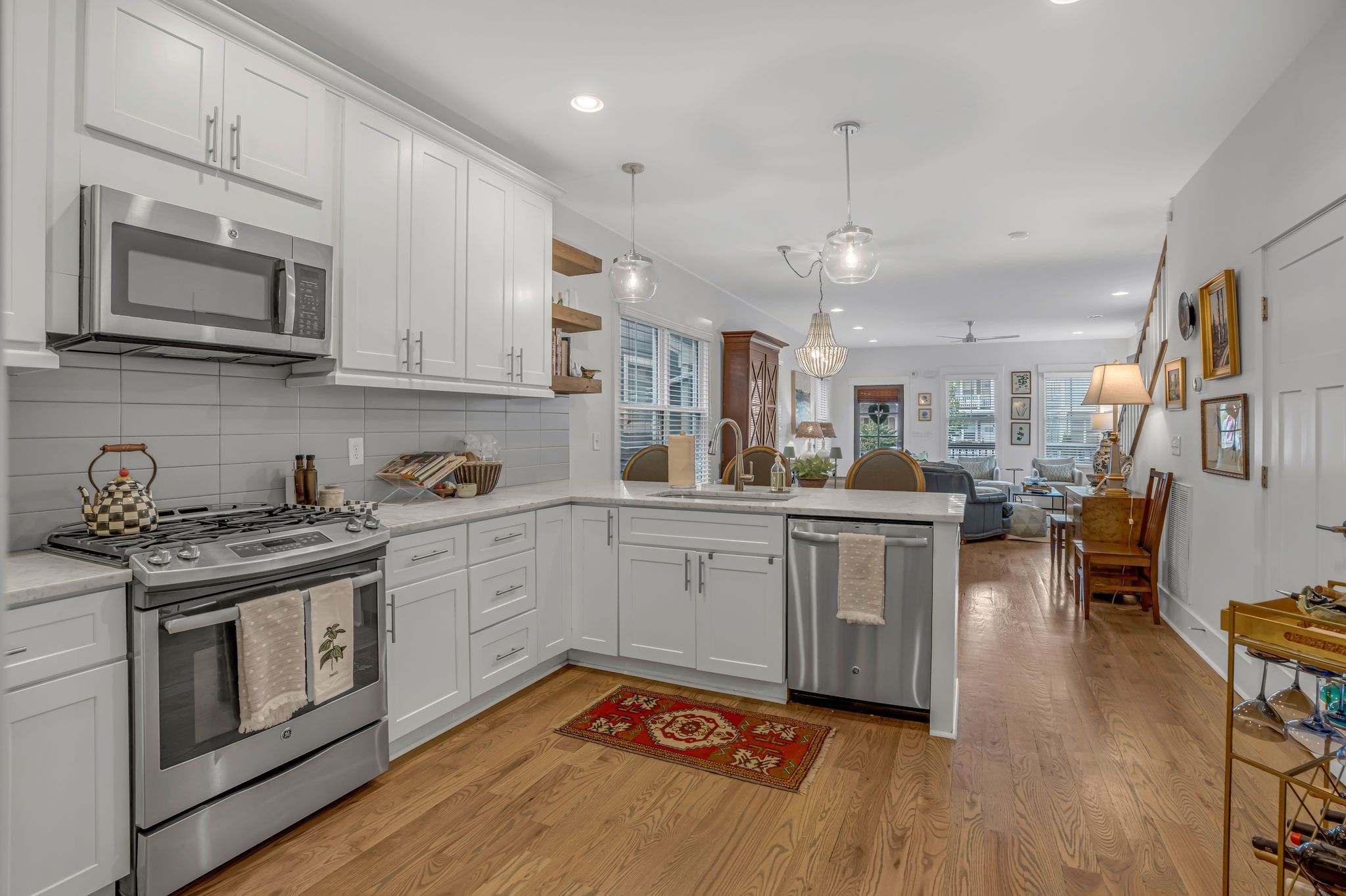 6016B California Ave