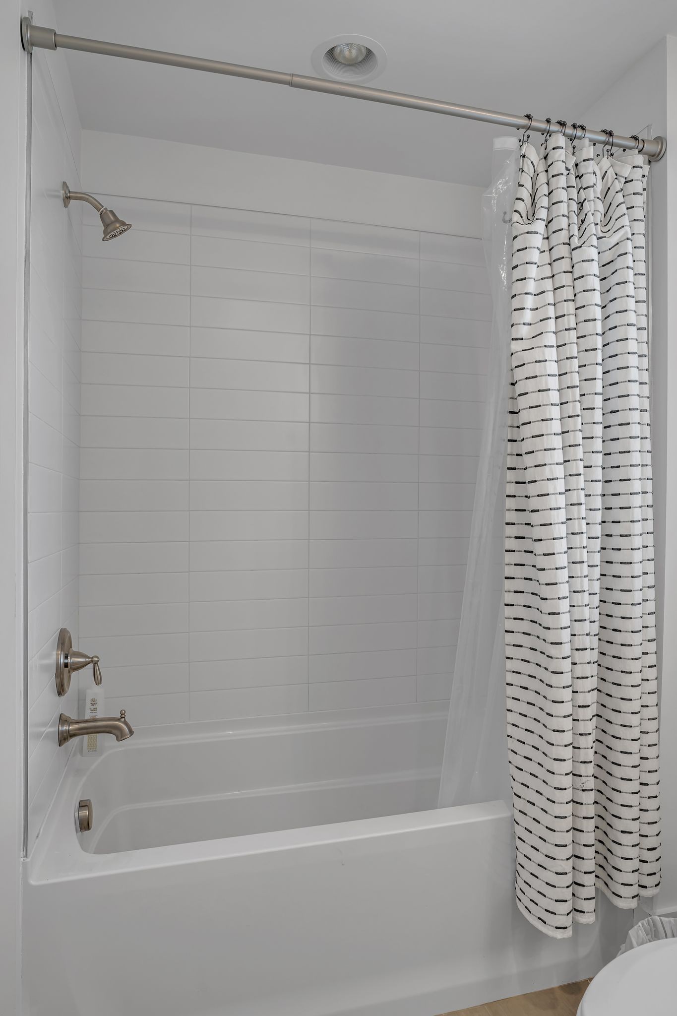 6016B California Ave