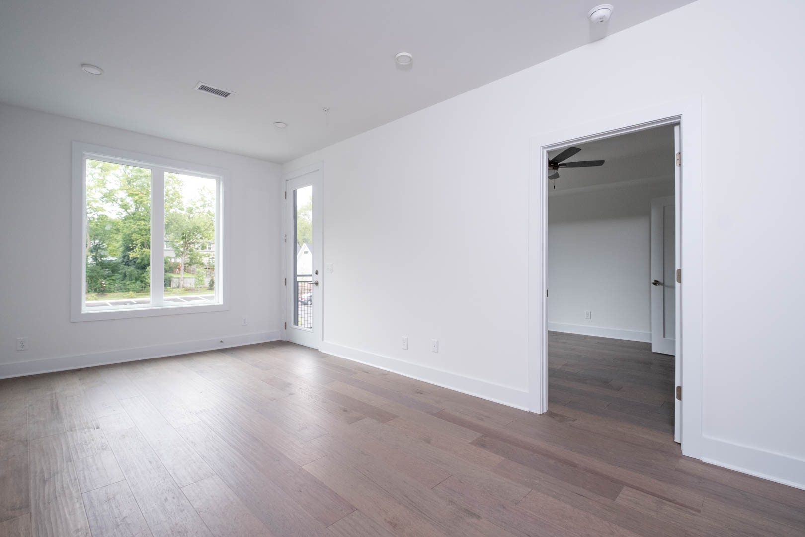 1041 E Trinity Ln Unit: 213