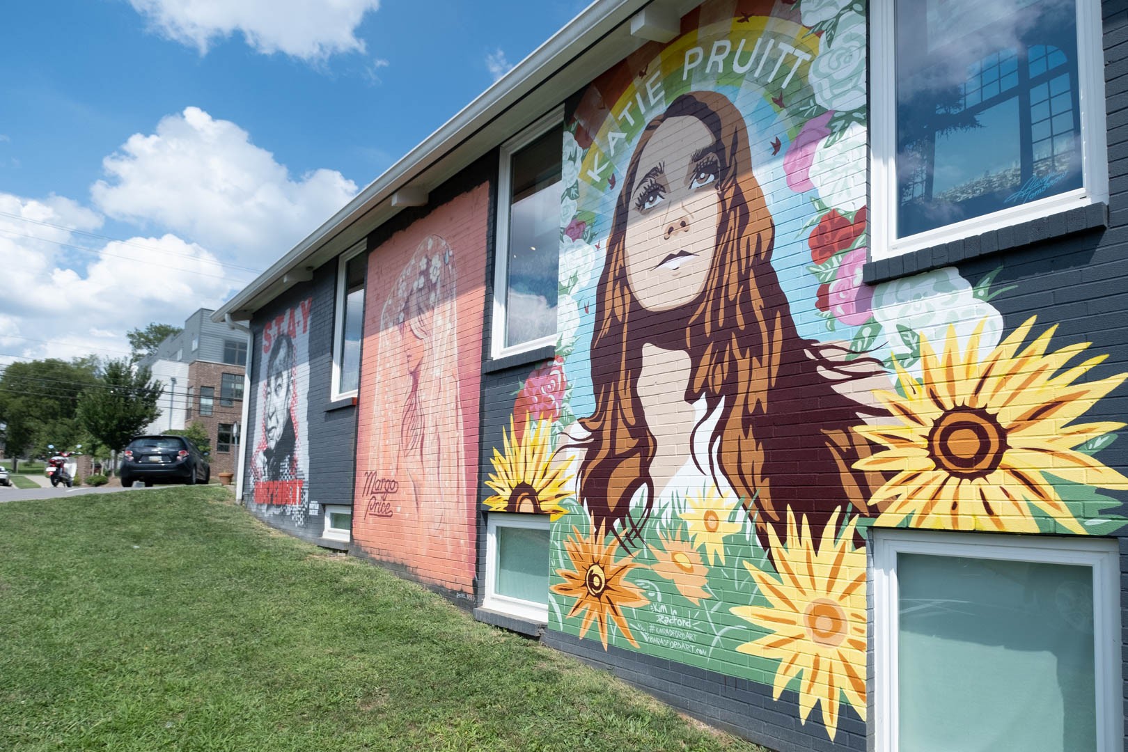 1041 E Trinity Ln Unit: 213