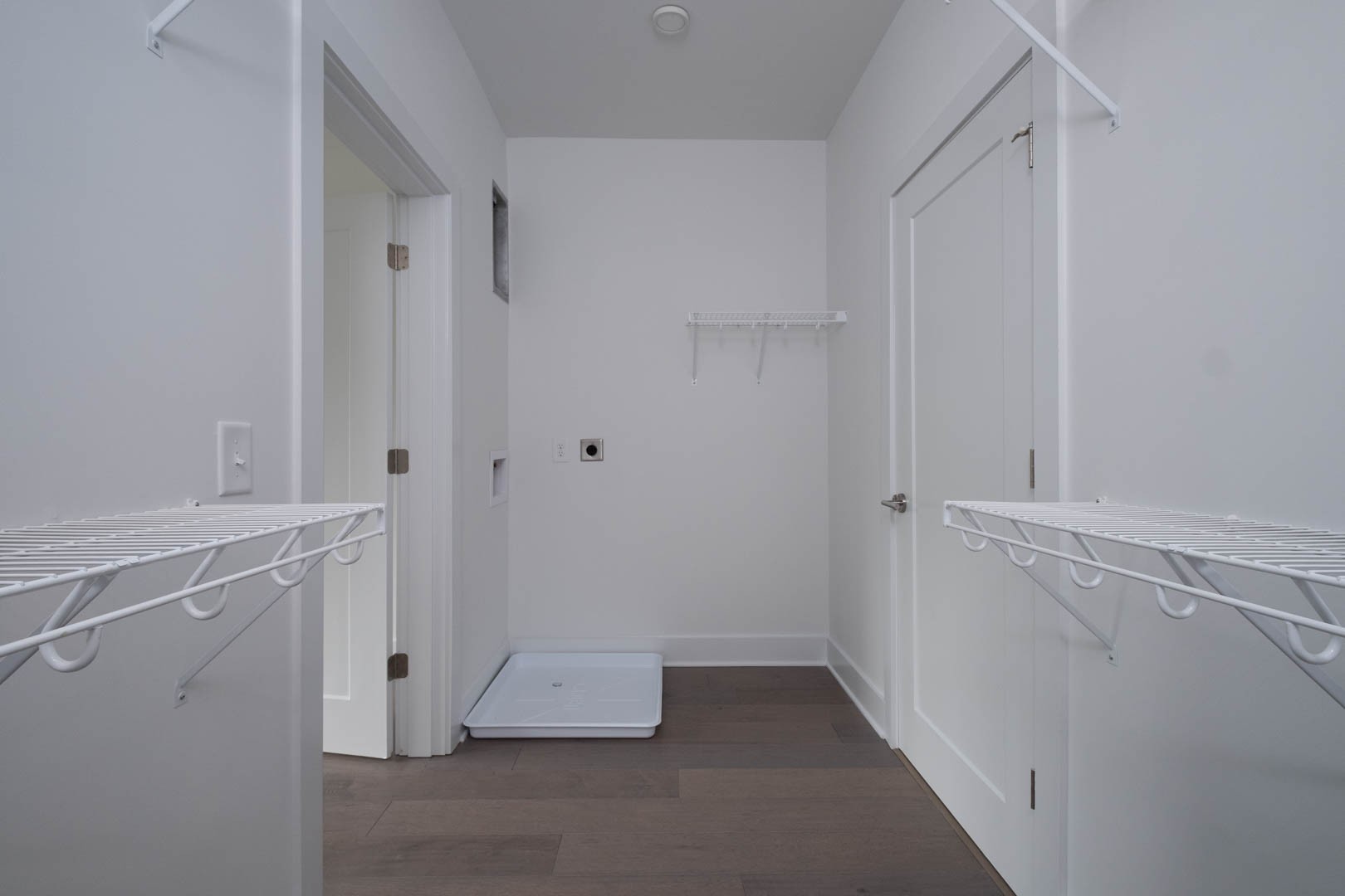 1041 E Trinity Ln Unit: 213