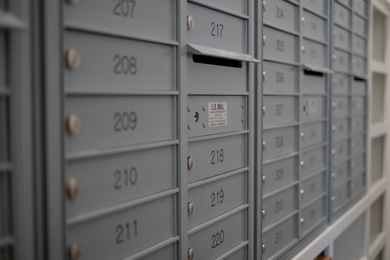 1041 E Trinity Ln Unit: 213