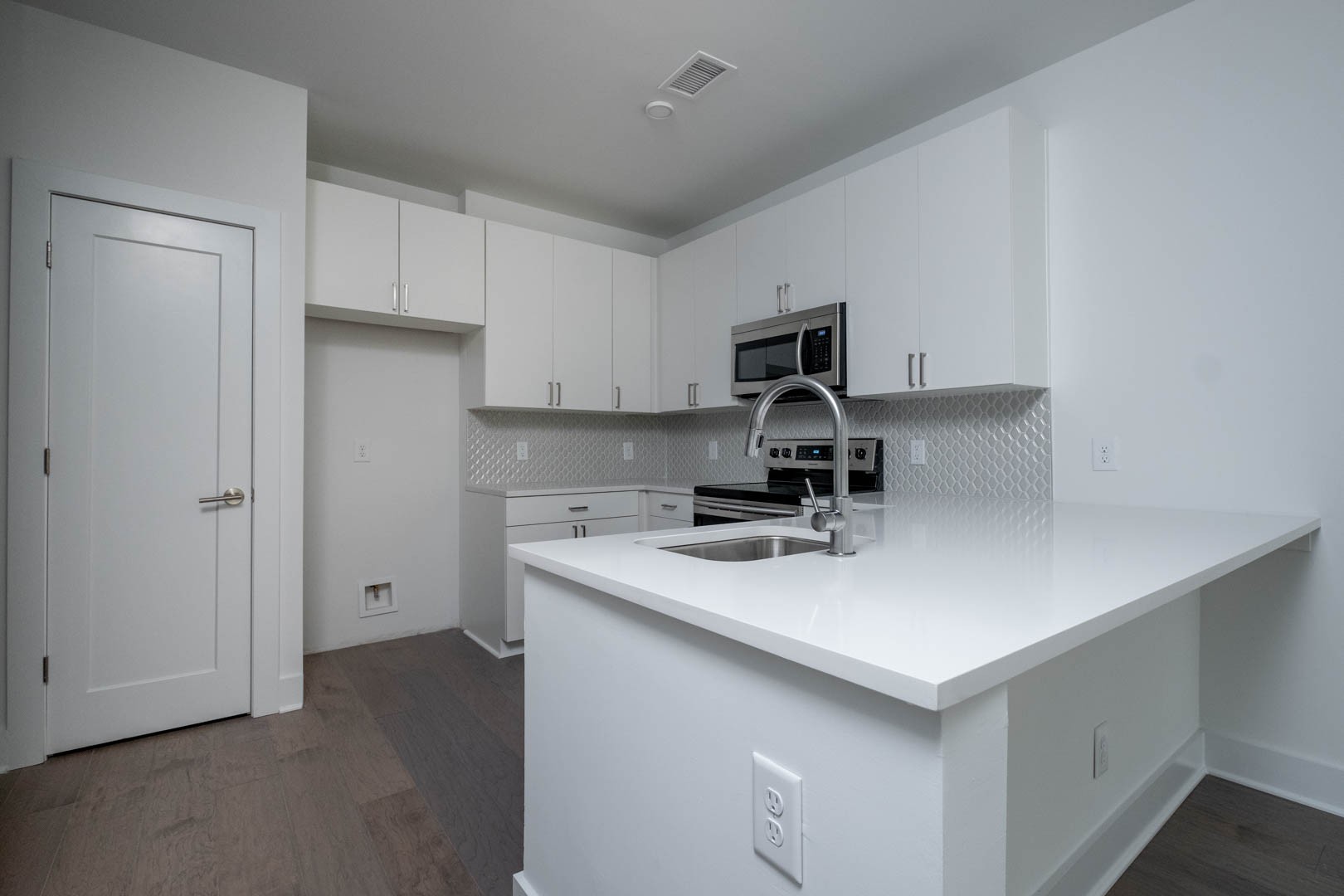 1041 E Trinity Ln Unit: 213