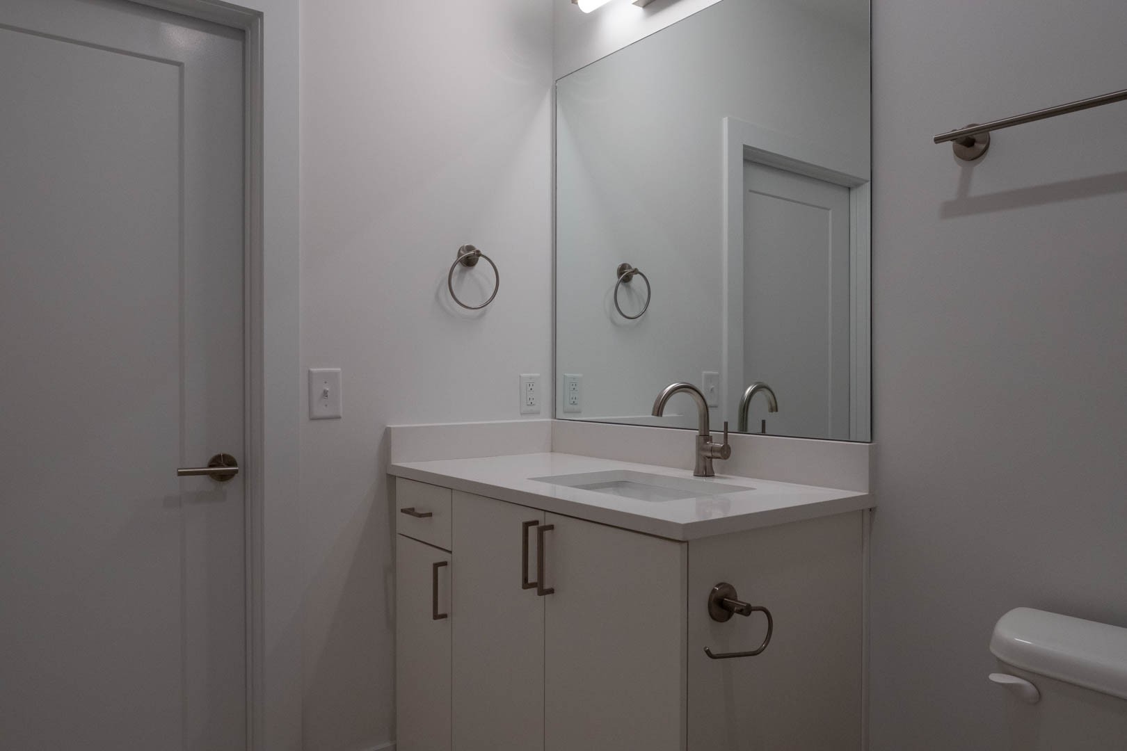 1041 E Trinity Ln Unit: 213