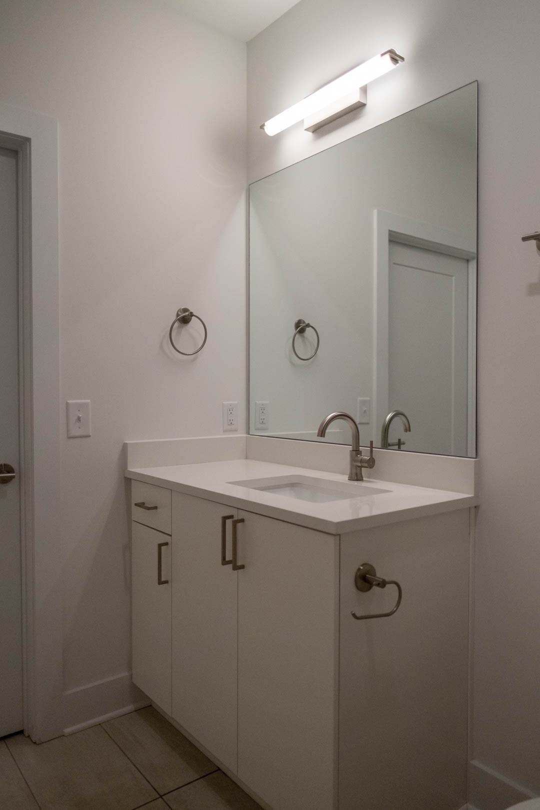 1041 E Trinity Ln Unit: 213