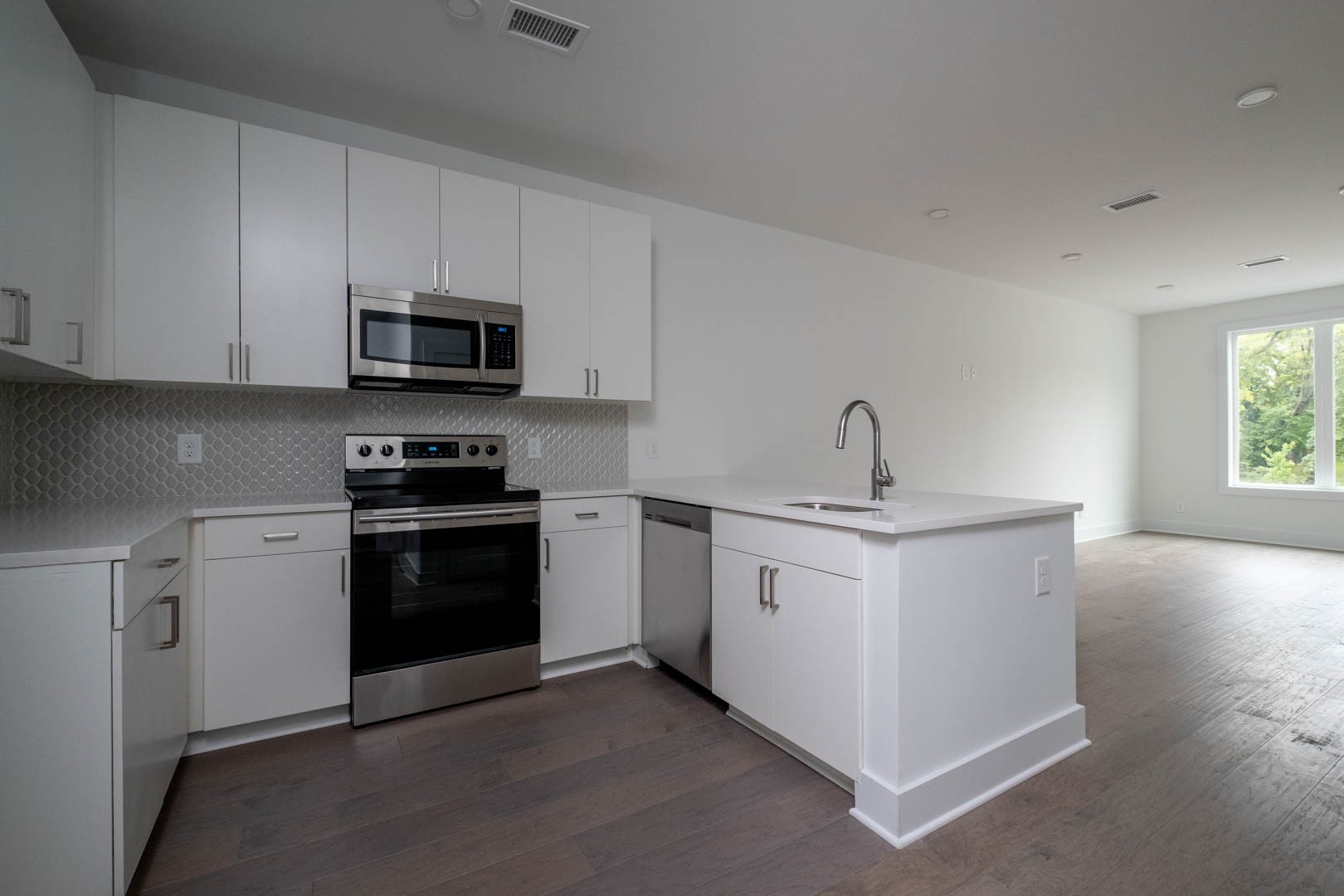 1041 E Trinity Ln Unit: 213