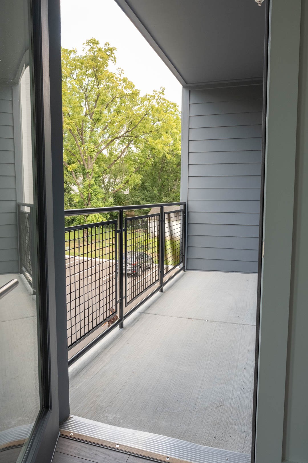 1041 E Trinity Ln Unit: 213